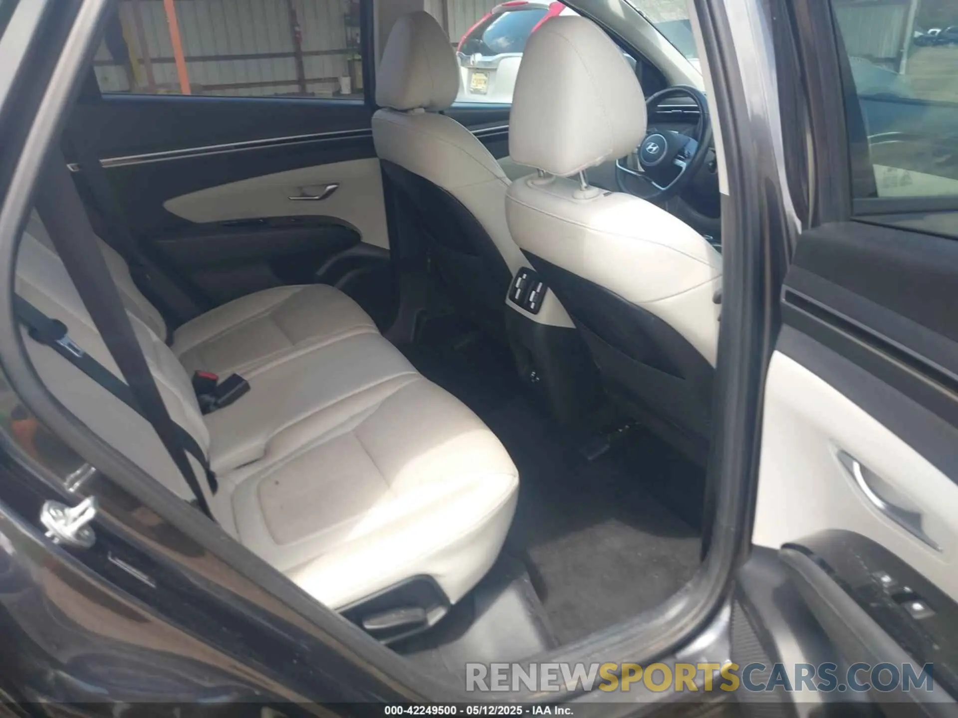 8 Photograph of a damaged car 5NMJE3DE4RH357627 HYUNDAI TUCSON 2024