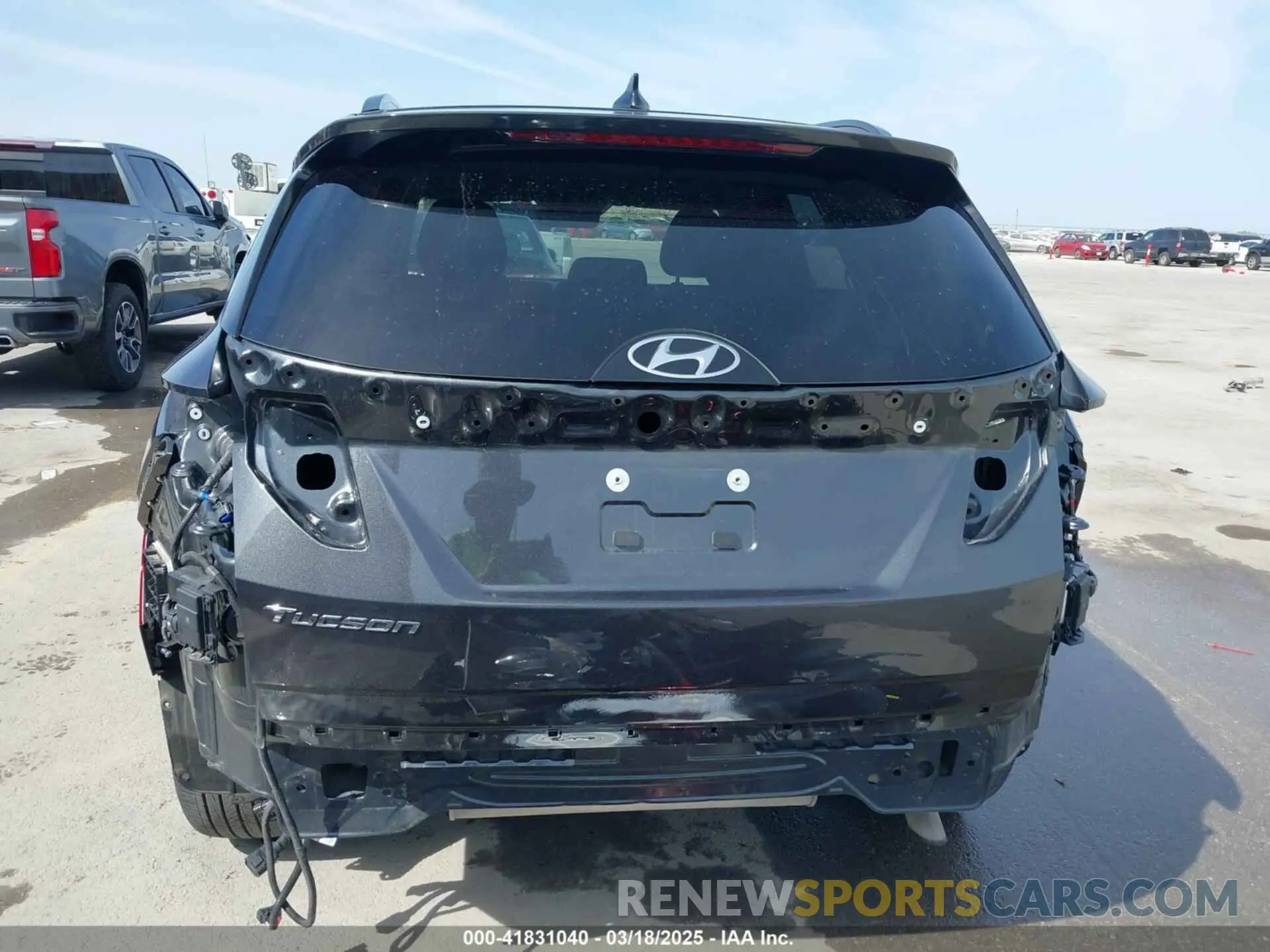 17 Photograph of a damaged car 5NMJE3DE5RH325575 HYUNDAI TUCSON 2024