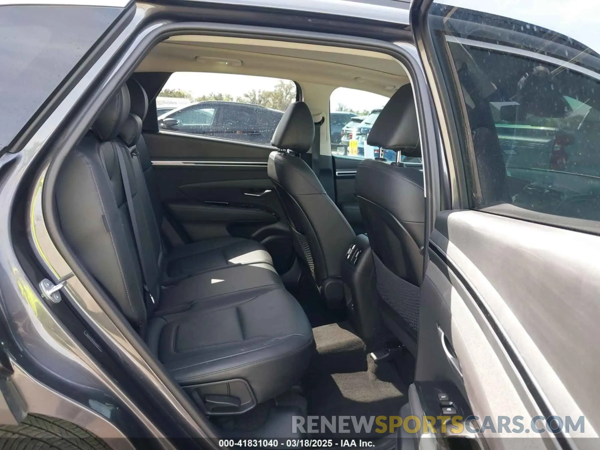 8 Photograph of a damaged car 5NMJE3DE5RH325575 HYUNDAI TUCSON 2024