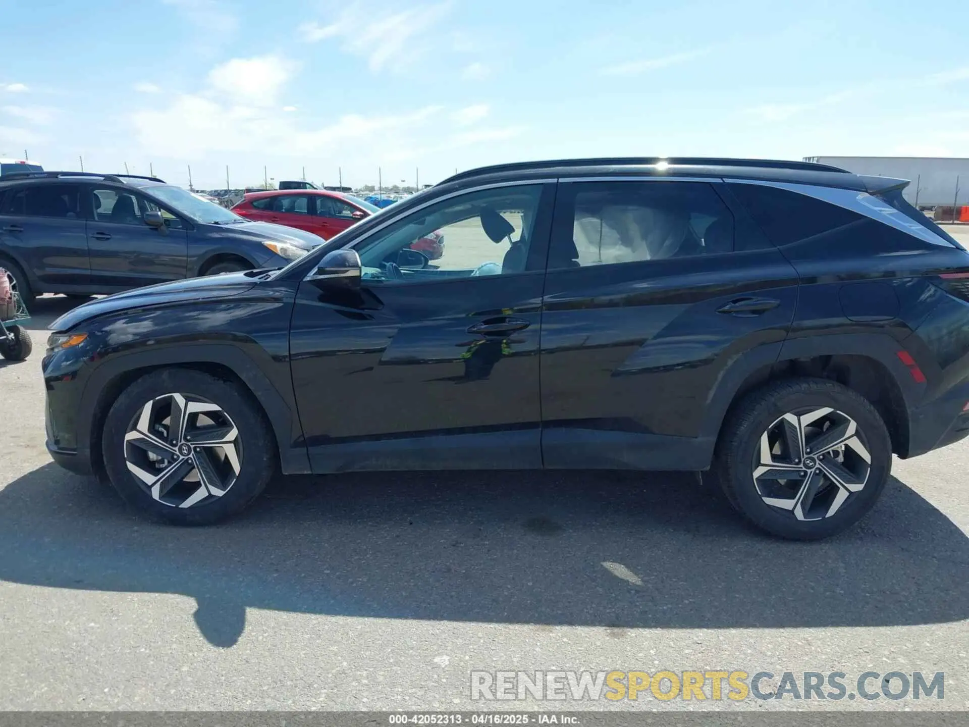 14 Photograph of a damaged car 5NMJE3DE5RH352341 HYUNDAI TUCSON 2024