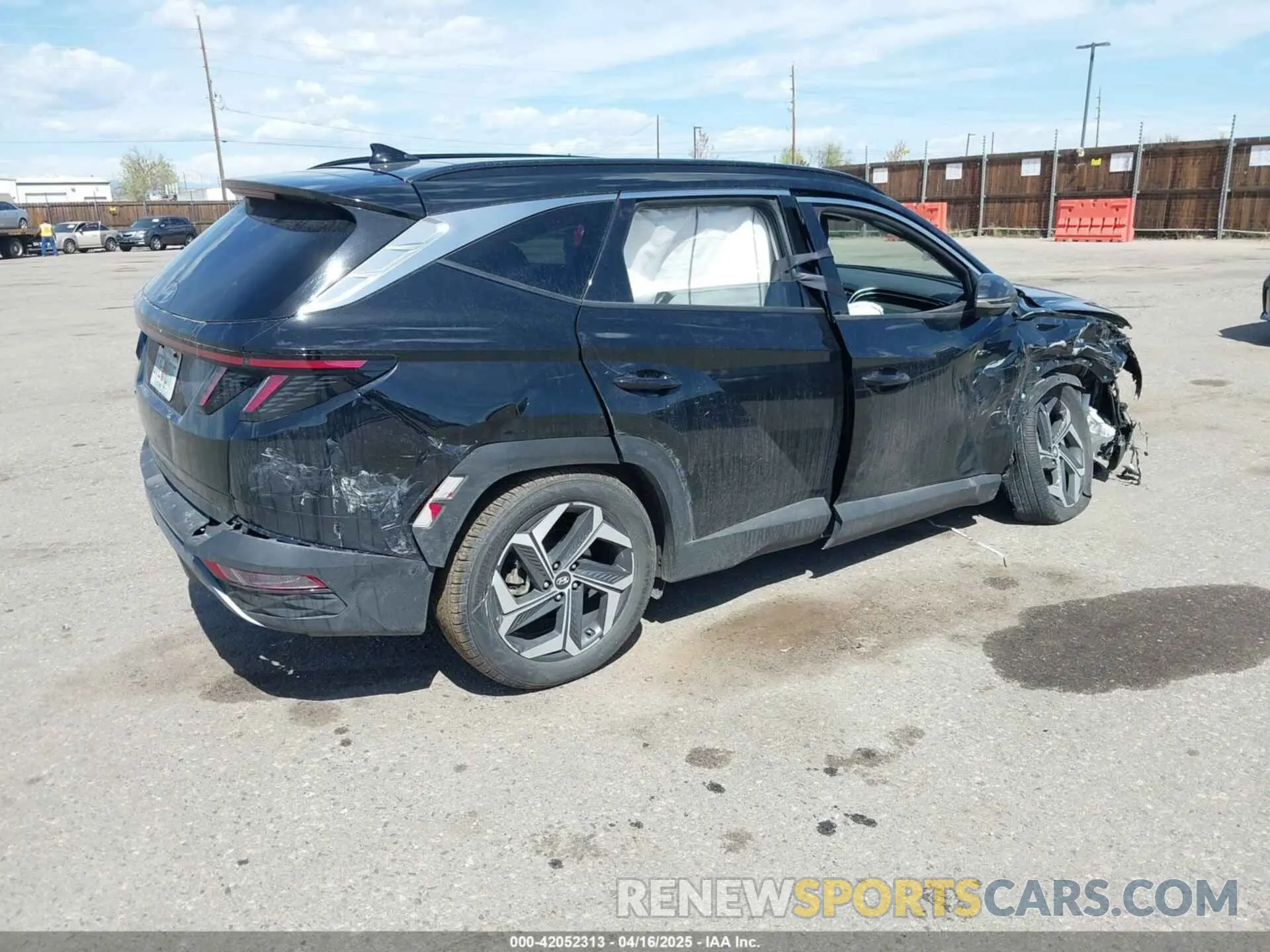 4 Photograph of a damaged car 5NMJE3DE5RH352341 HYUNDAI TUCSON 2024