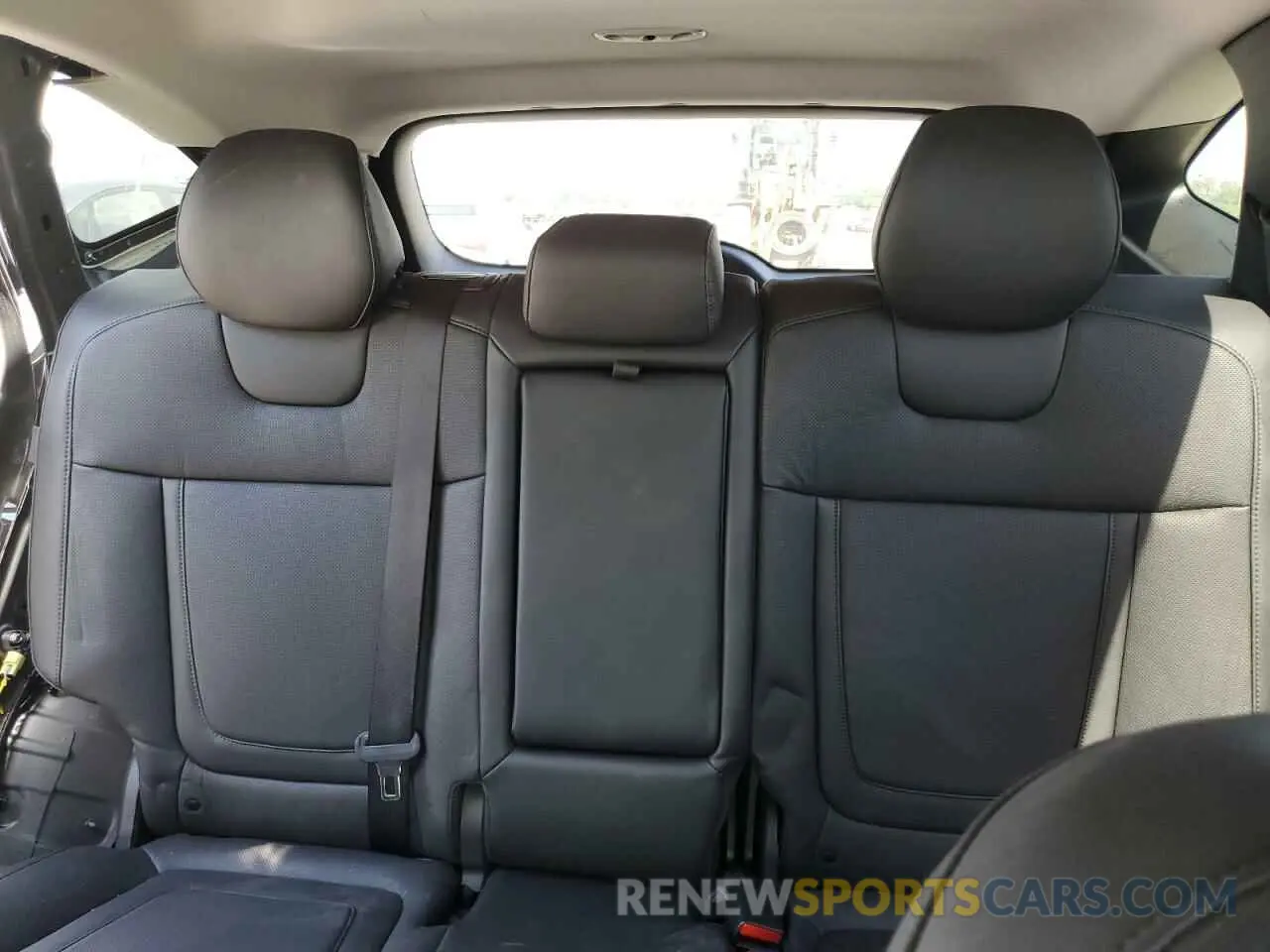 10 Photograph of a damaged car 5NMJE3DE5RH396680 HYUNDAI TUCSON 2024