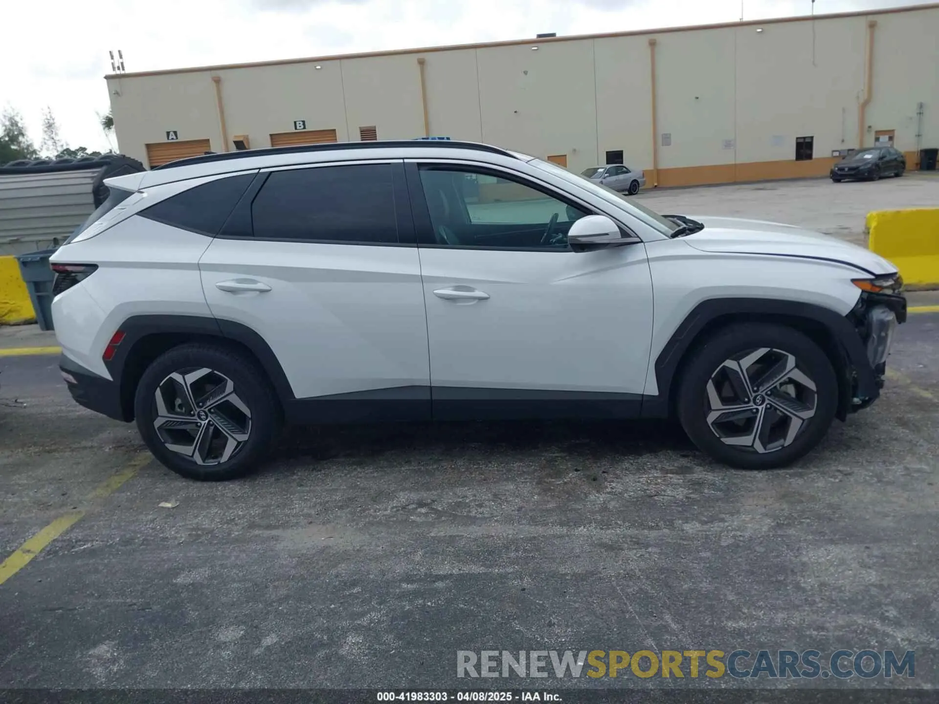 14 Photograph of a damaged car 5NMJE3DE7RH348243 HYUNDAI TUCSON 2024