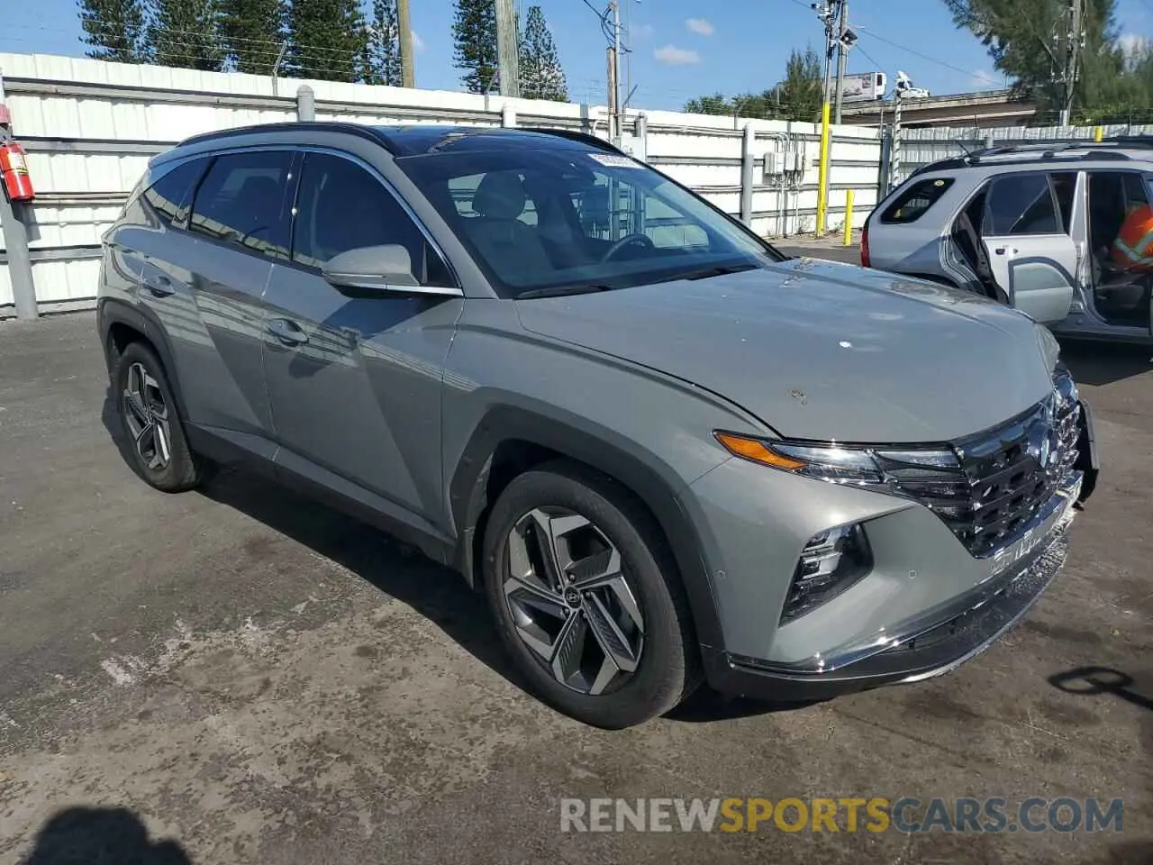 4 Photograph of a damaged car 5NMJE3DE7RH384644 HYUNDAI TUCSON 2024