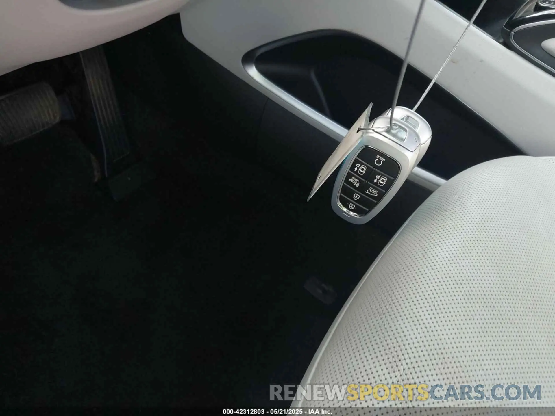 11 Photograph of a damaged car 5NMJE3DE8RH329670 HYUNDAI TUCSON 2024