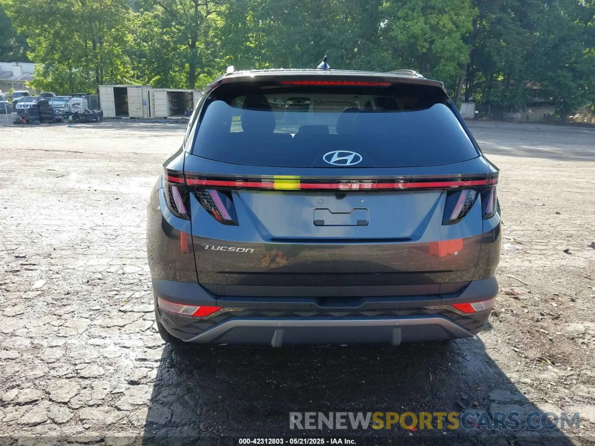 17 Photograph of a damaged car 5NMJE3DE8RH329670 HYUNDAI TUCSON 2024