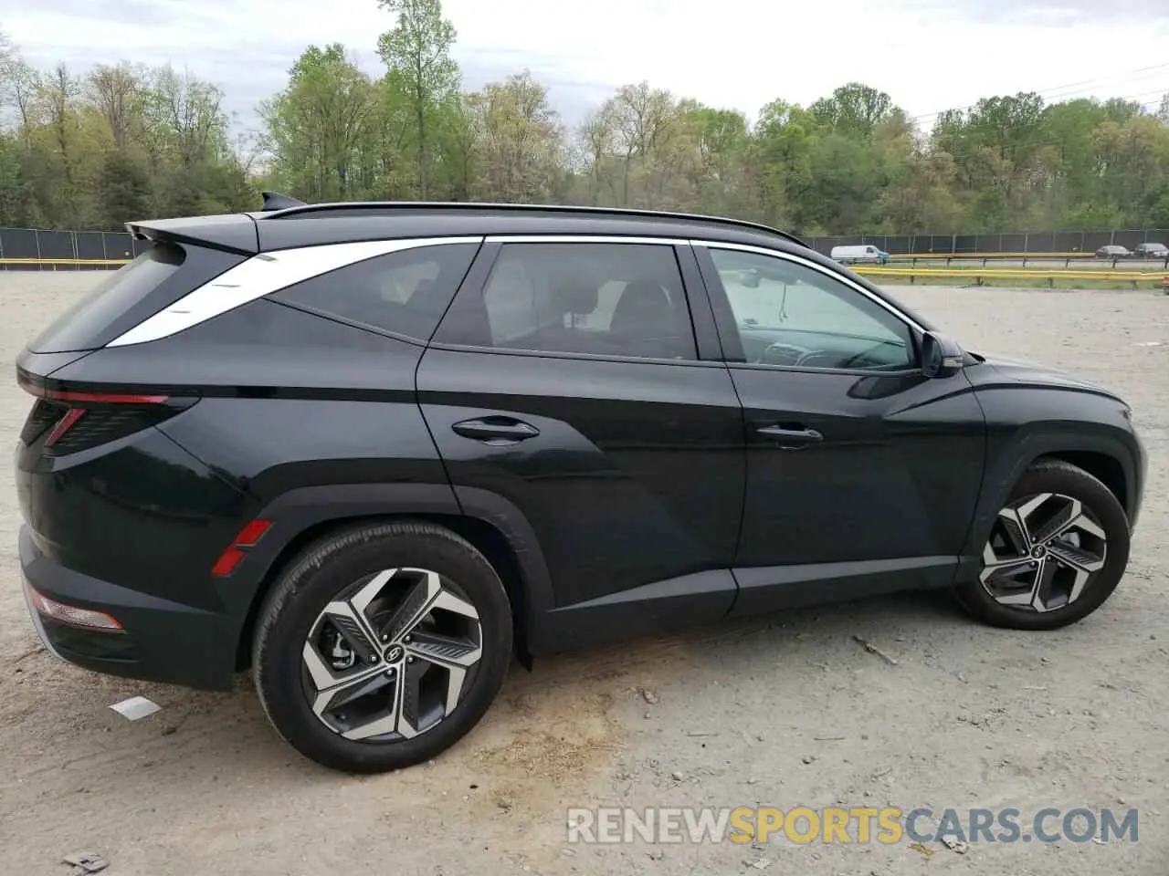 3 Photograph of a damaged car 5NMJE3DE8RH371417 HYUNDAI TUCSON 2024