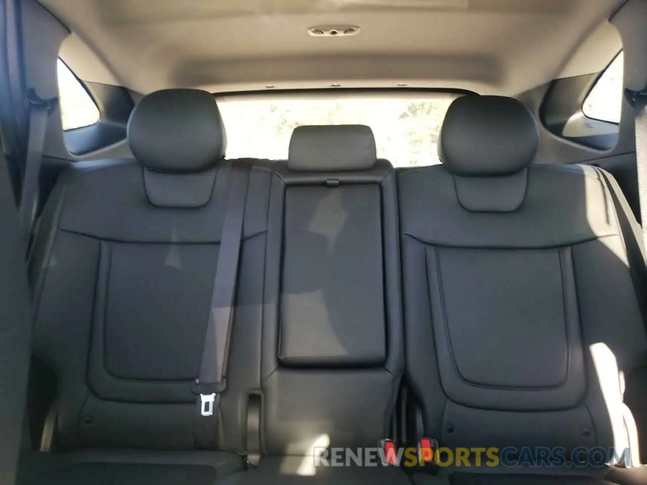 10 Photograph of a damaged car 5NMJE3DE8RH417120 HYUNDAI TUCSON 2024