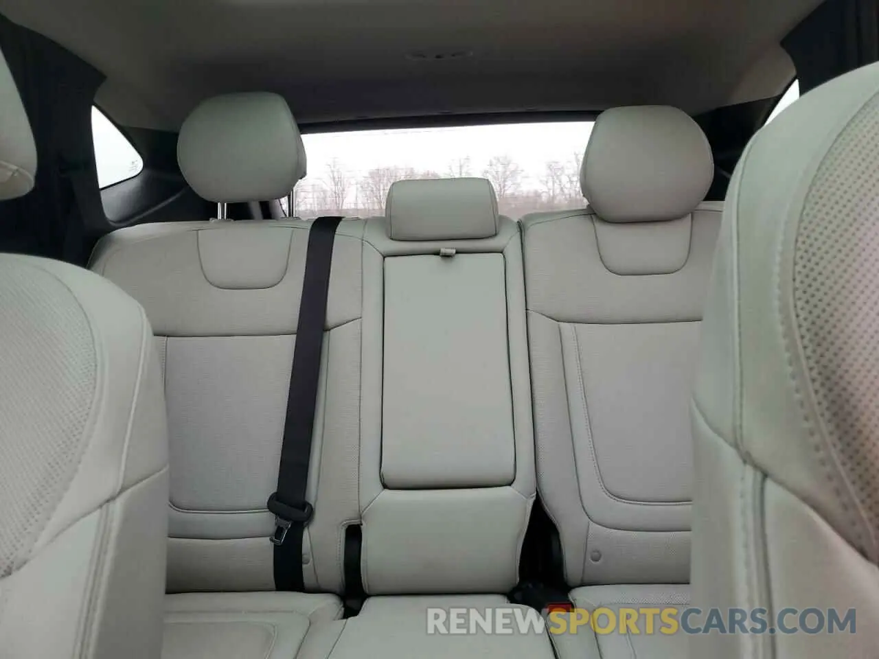 10 Photograph of a damaged car 5NMJECDE0RH316489 HYUNDAI TUCSON 2024