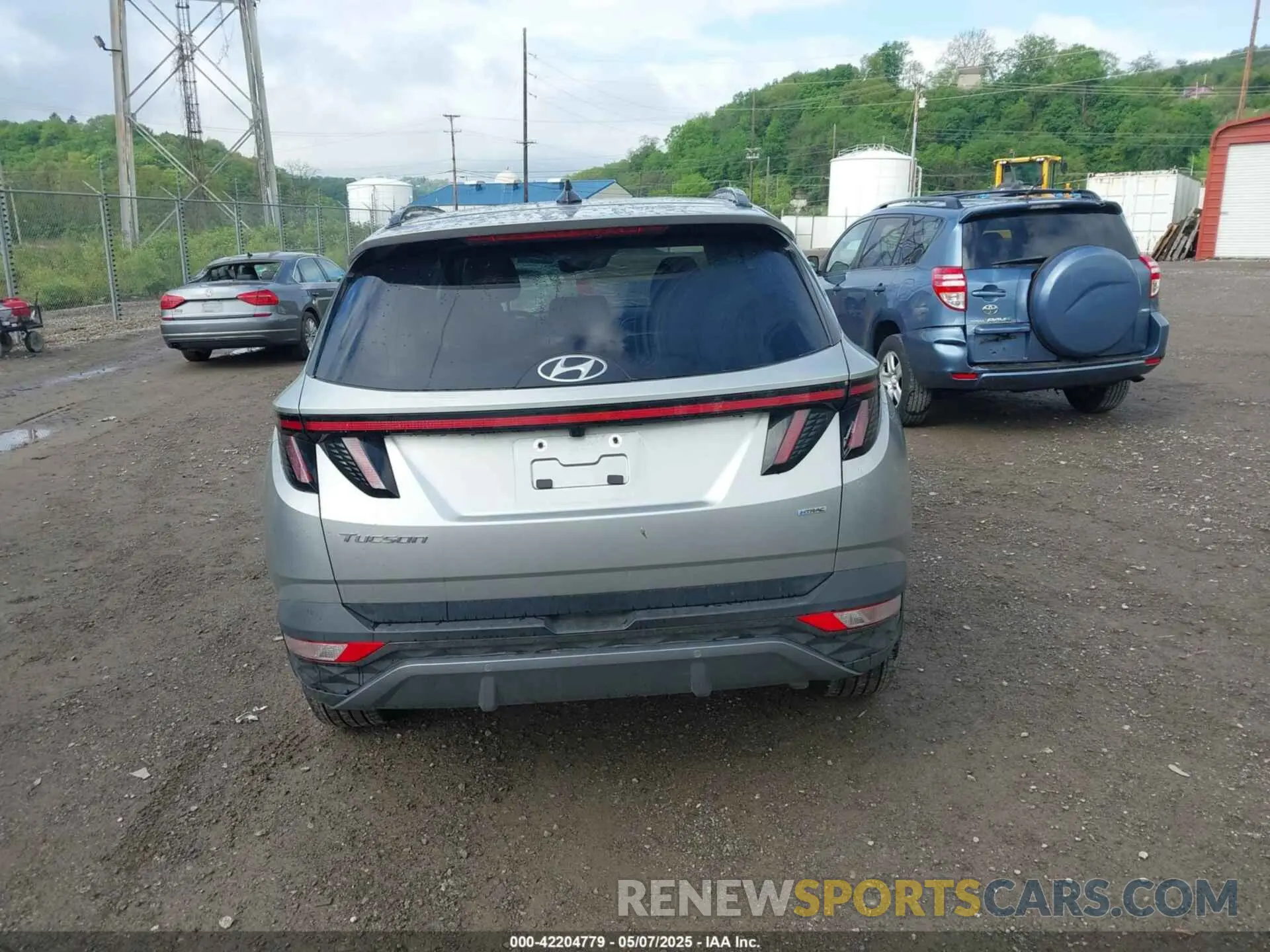17 Photograph of a damaged car 5NMJECDE1RH363885 HYUNDAI TUCSON 2024