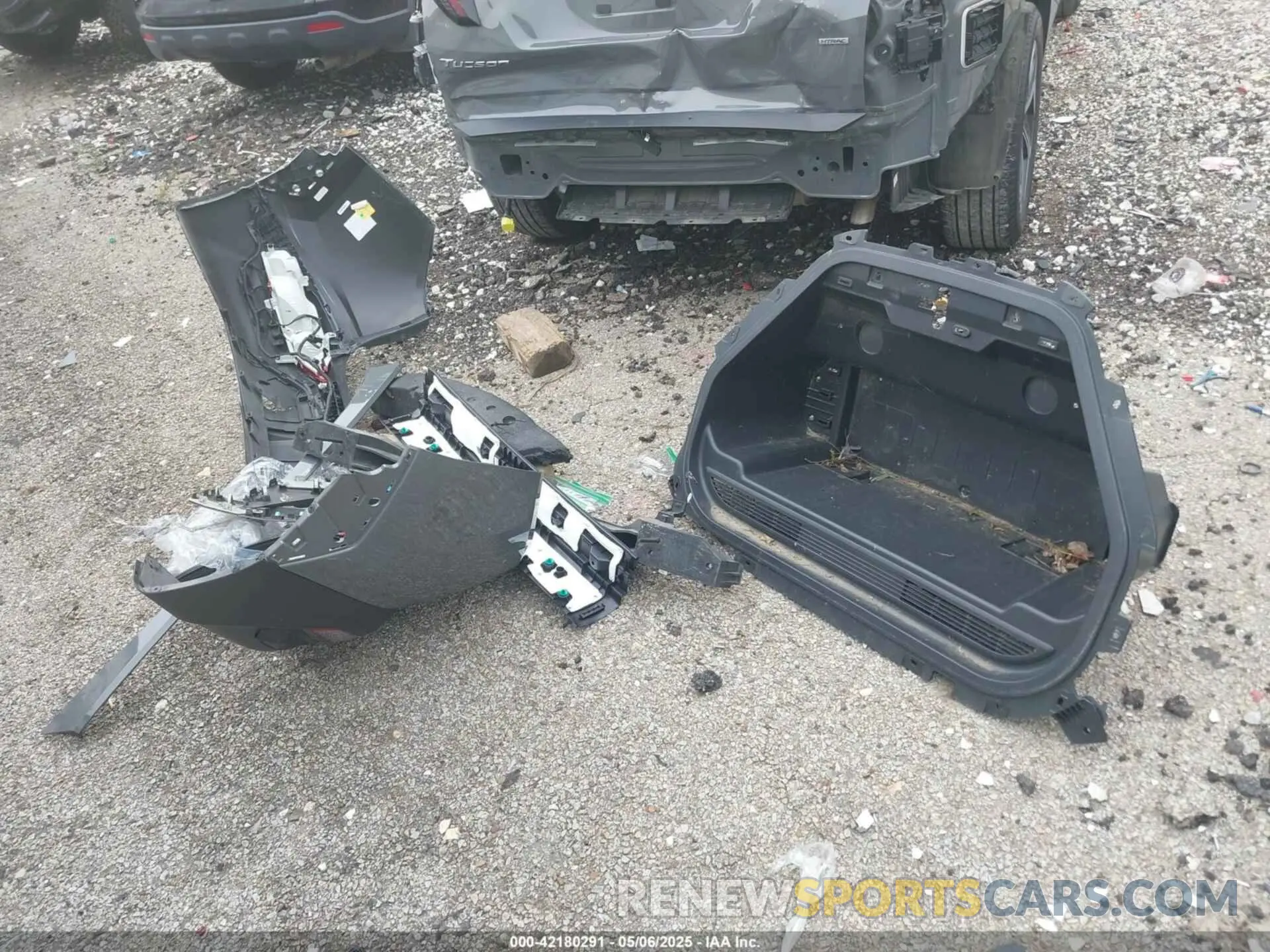 12 Photograph of a damaged car 5NMJECDE2RH347579 HYUNDAI TUCSON 2024