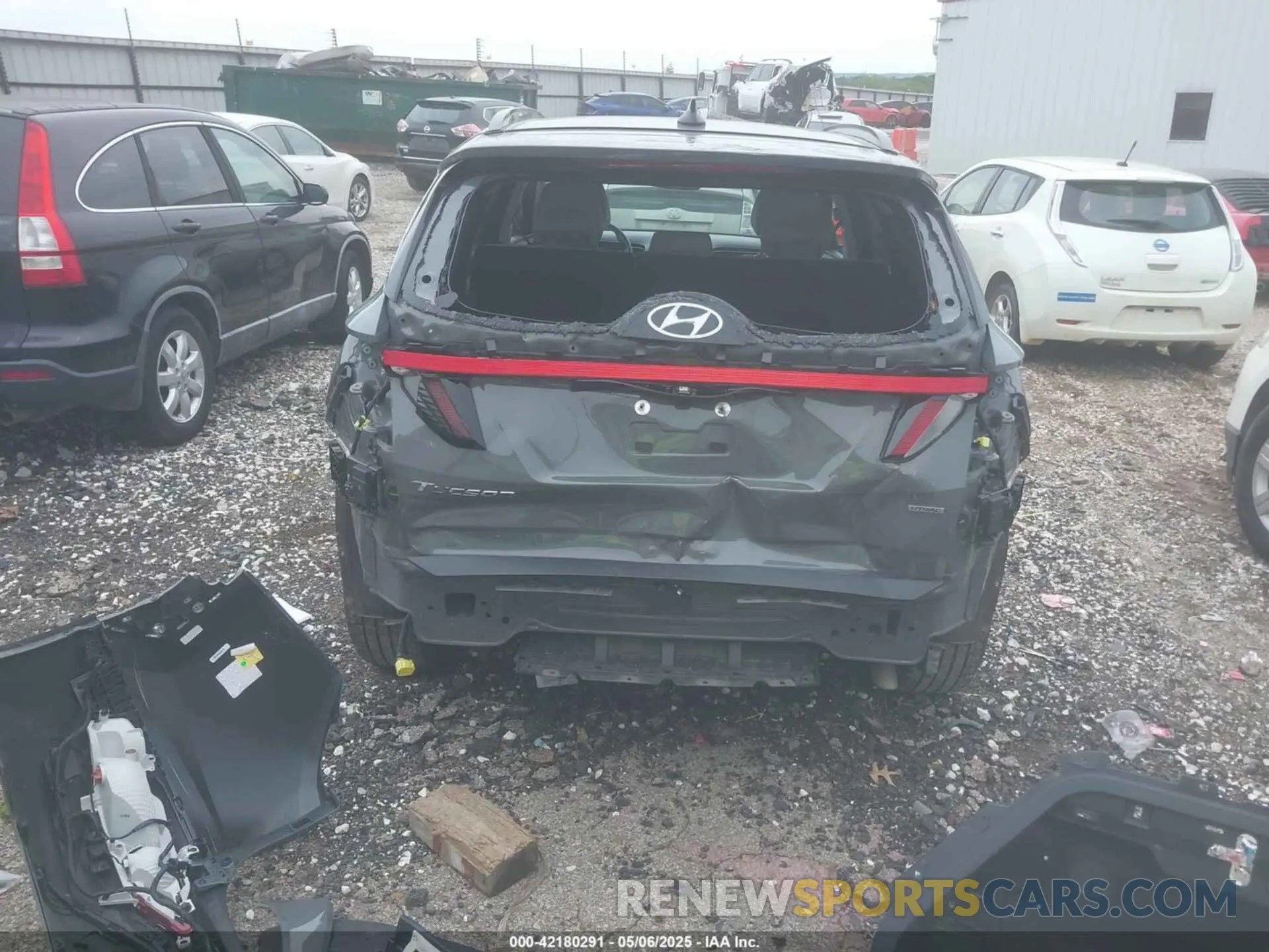 17 Photograph of a damaged car 5NMJECDE2RH347579 HYUNDAI TUCSON 2024