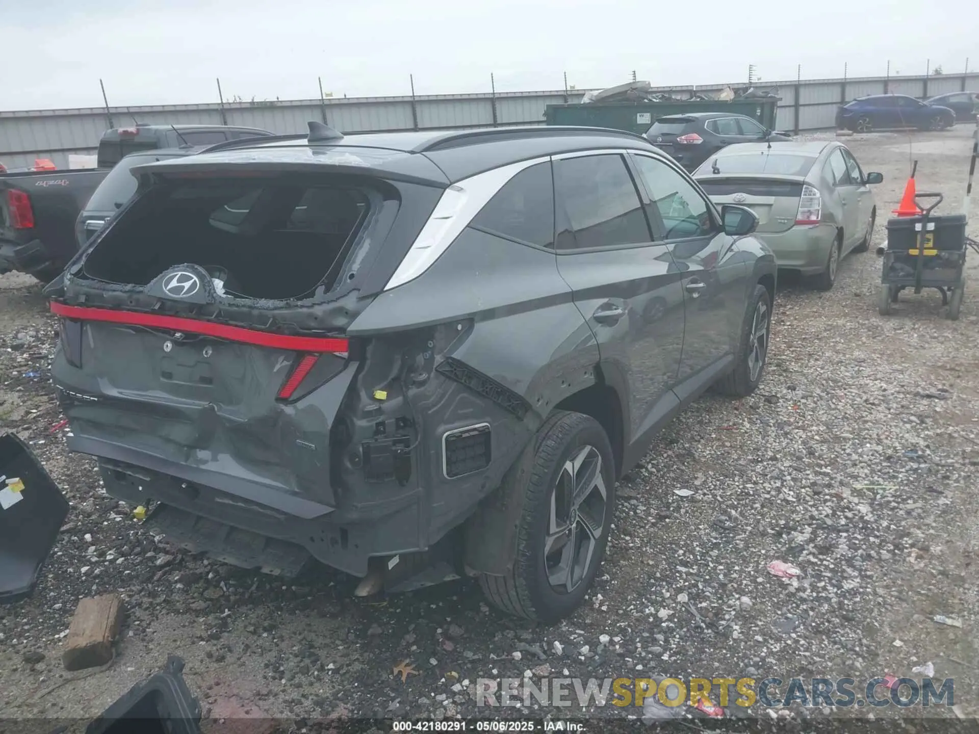 4 Photograph of a damaged car 5NMJECDE2RH347579 HYUNDAI TUCSON 2024