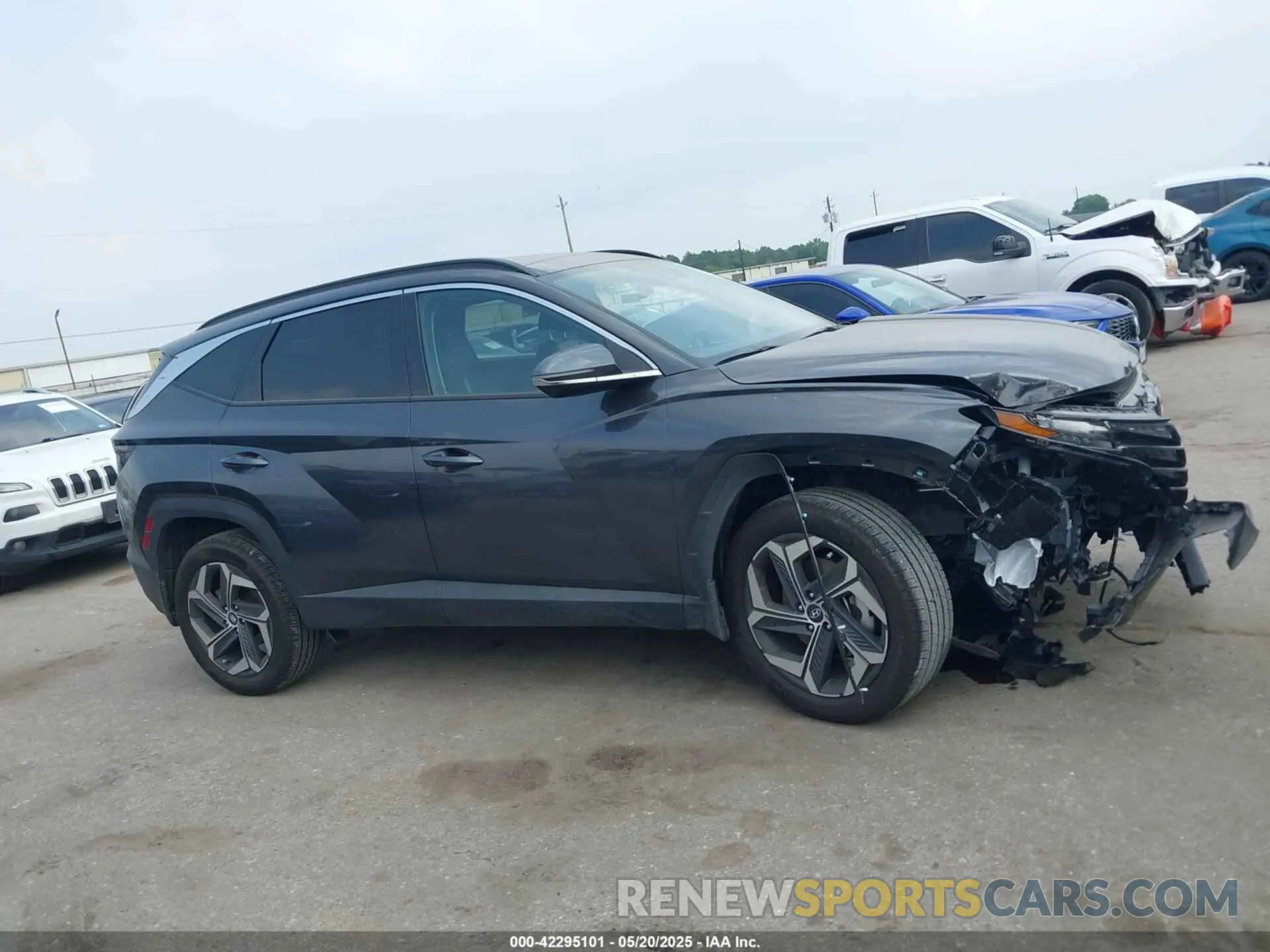 13 Photograph of a damaged car 5NMJECDE2RH356671 HYUNDAI TUCSON 2024