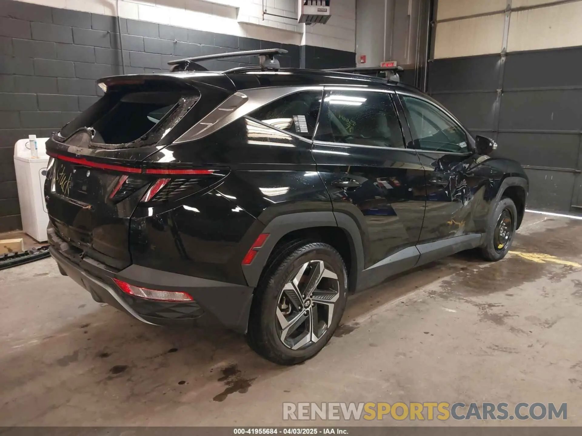 4 Photograph of a damaged car 5NMJECDE5RH303897 HYUNDAI TUCSON 2024