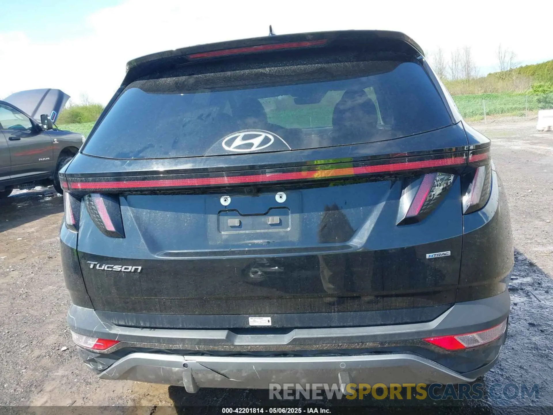 16 Photograph of a damaged car 5NMJECDE5RH352159 HYUNDAI TUCSON 2024