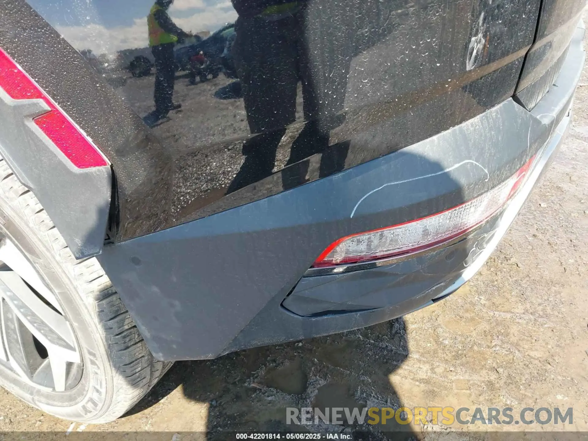 17 Photograph of a damaged car 5NMJECDE5RH352159 HYUNDAI TUCSON 2024