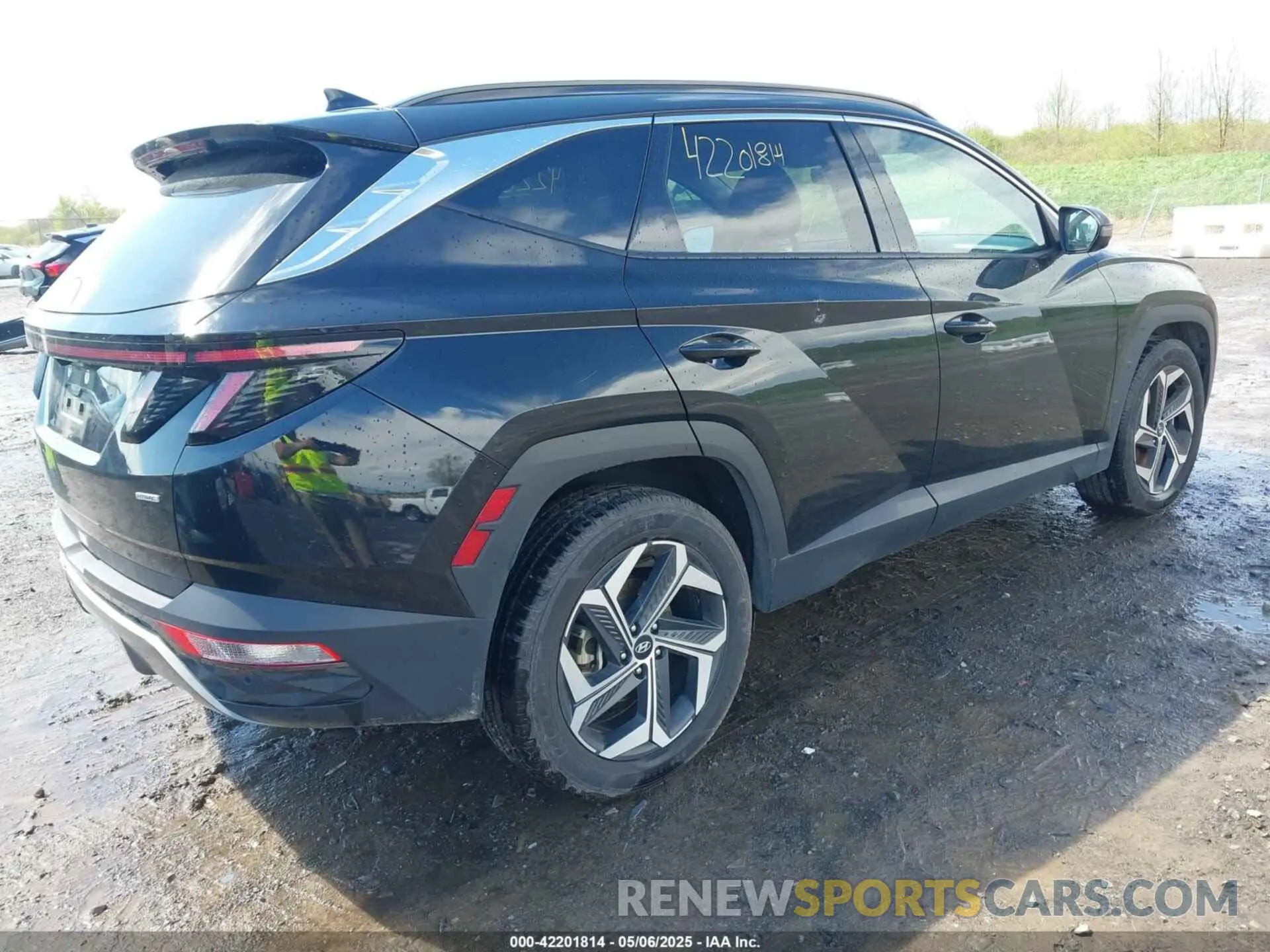 4 Photograph of a damaged car 5NMJECDE5RH352159 HYUNDAI TUCSON 2024