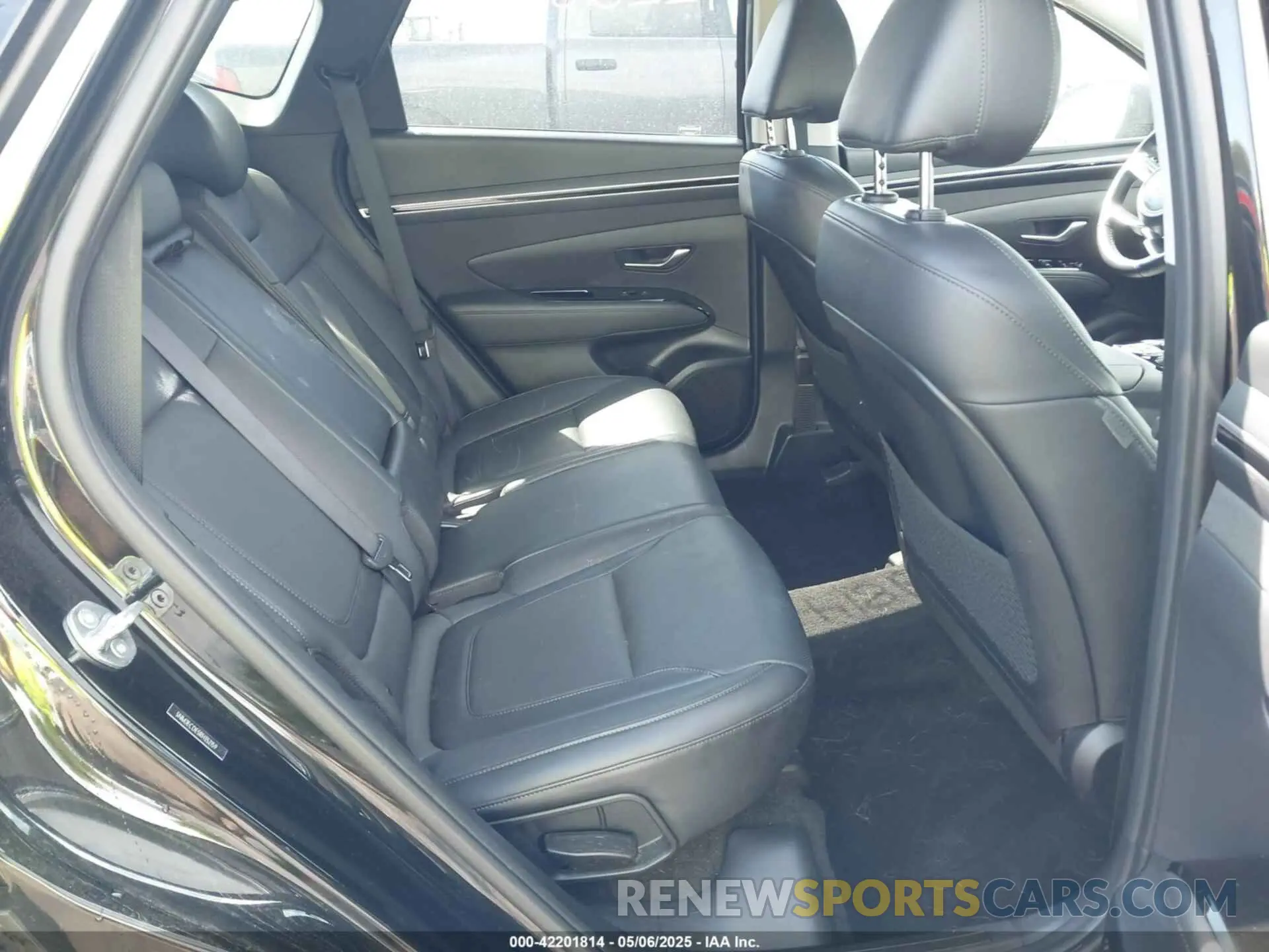 8 Photograph of a damaged car 5NMJECDE5RH352159 HYUNDAI TUCSON 2024