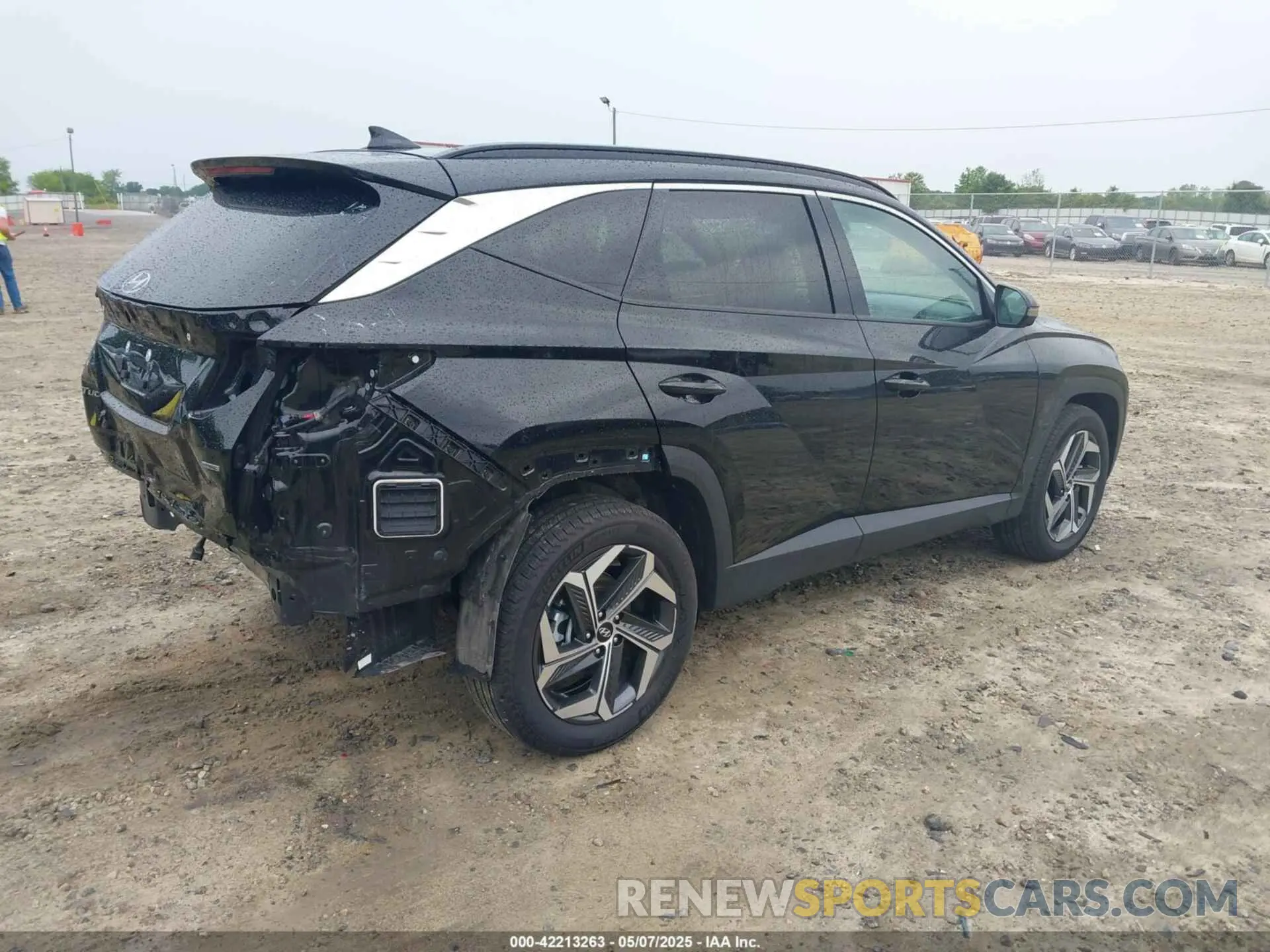 4 Photograph of a damaged car 5NMJECDE6RH351604 HYUNDAI TUCSON 2024