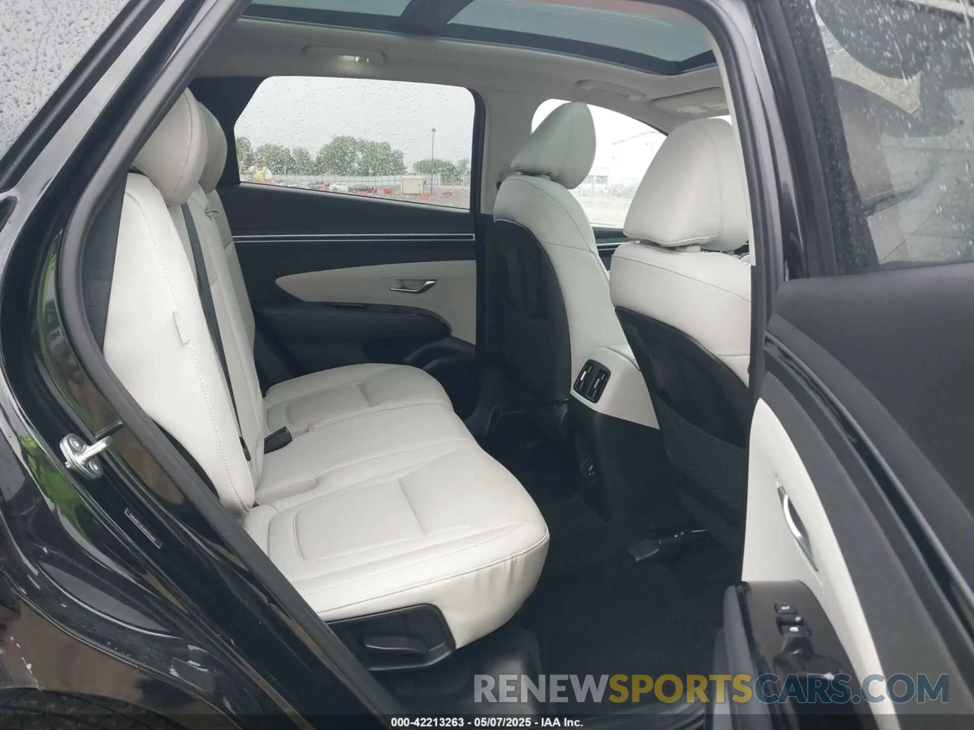 8 Photograph of a damaged car 5NMJECDE6RH351604 HYUNDAI TUCSON 2024
