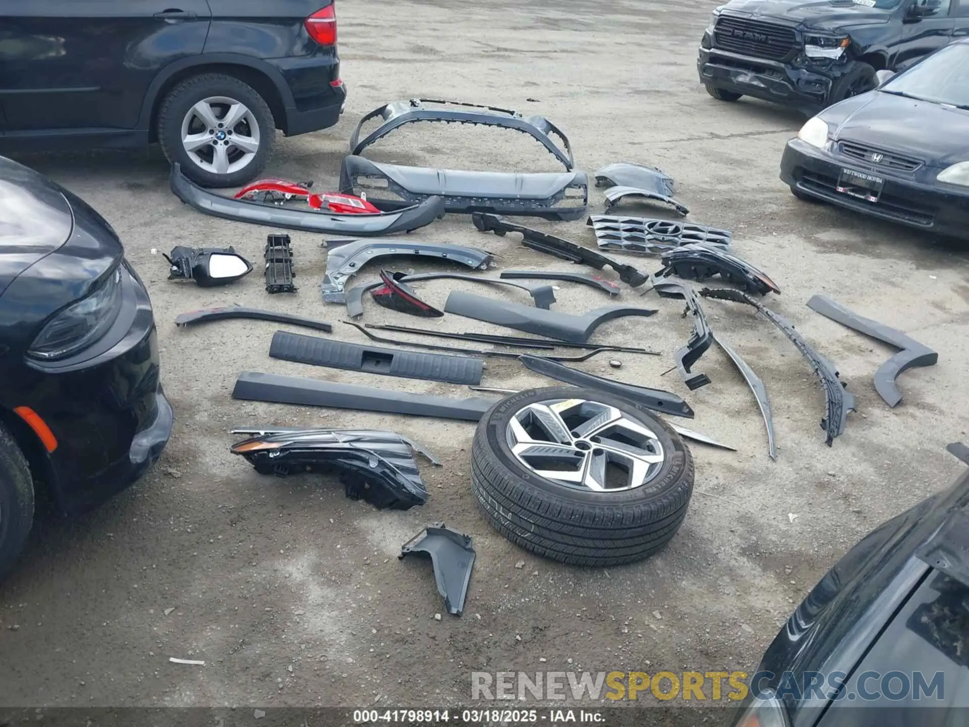 12 Photograph of a damaged car 5NMJECDE6RH356835 HYUNDAI TUCSON 2024