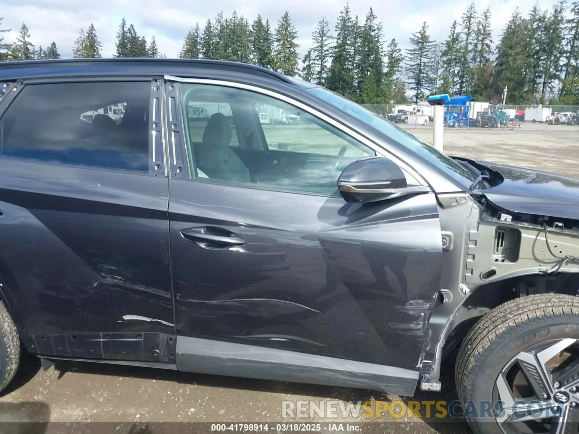 14 Photograph of a damaged car 5NMJECDE6RH356835 HYUNDAI TUCSON 2024
