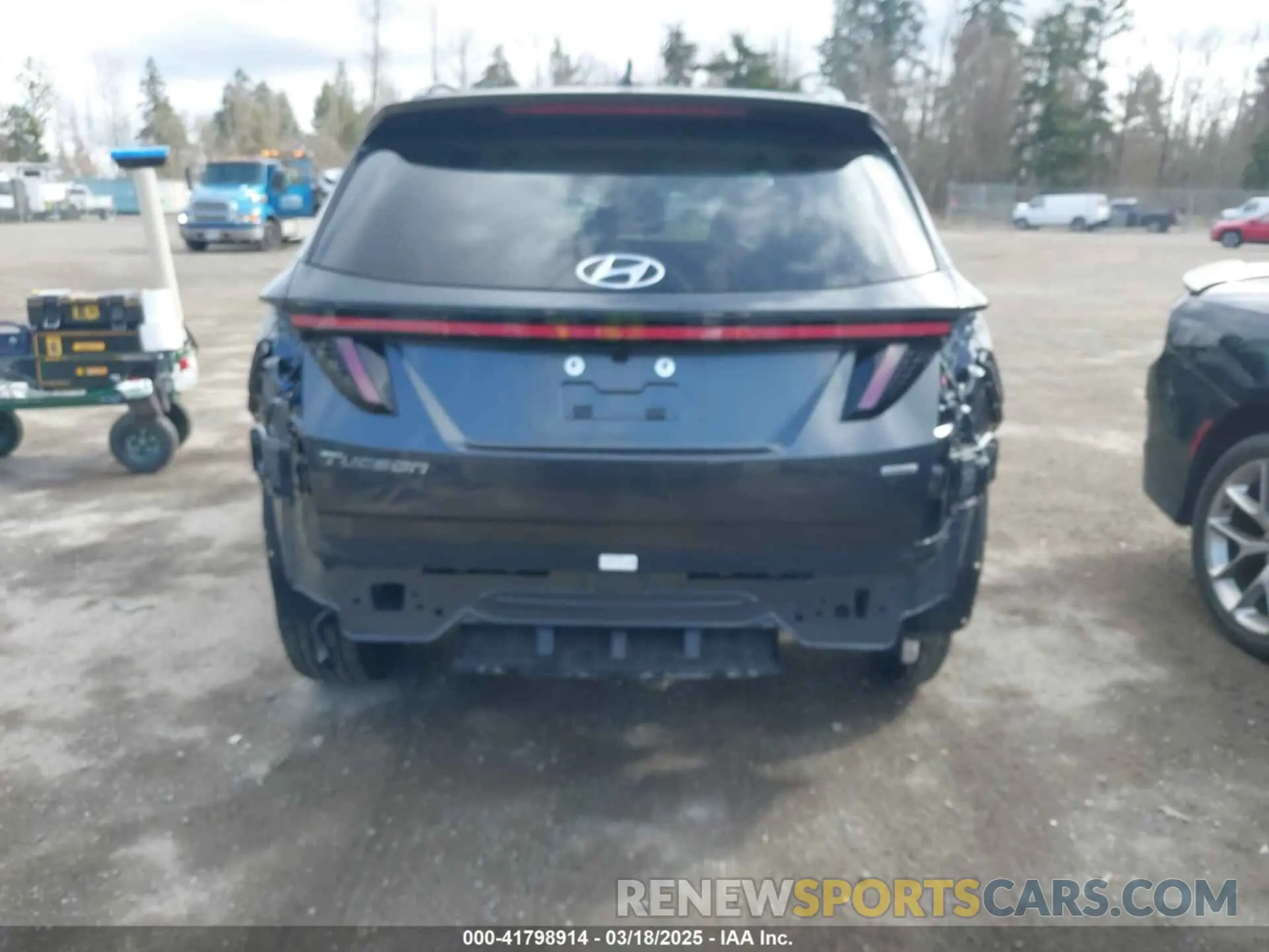 17 Photograph of a damaged car 5NMJECDE6RH356835 HYUNDAI TUCSON 2024
