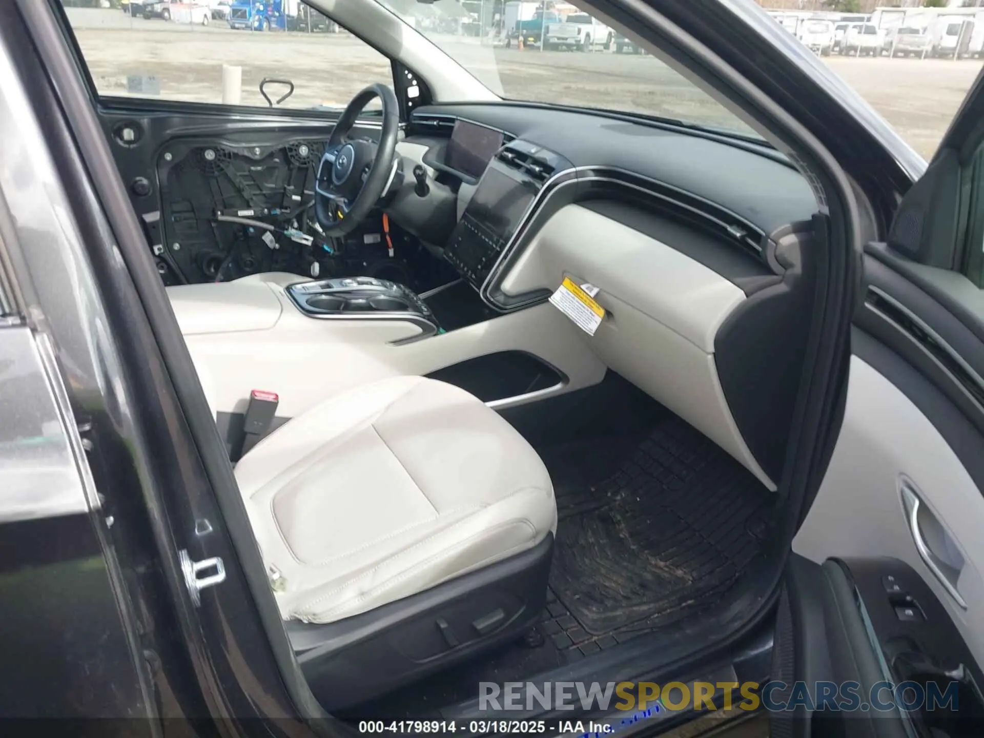 5 Photograph of a damaged car 5NMJECDE6RH356835 HYUNDAI TUCSON 2024