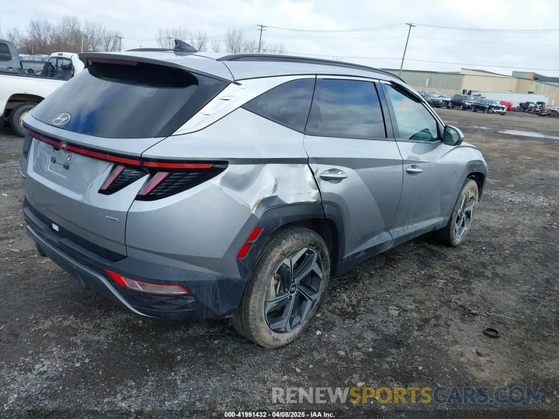 4 Photograph of a damaged car 5NMJECDE6RH361615 HYUNDAI TUCSON 2024