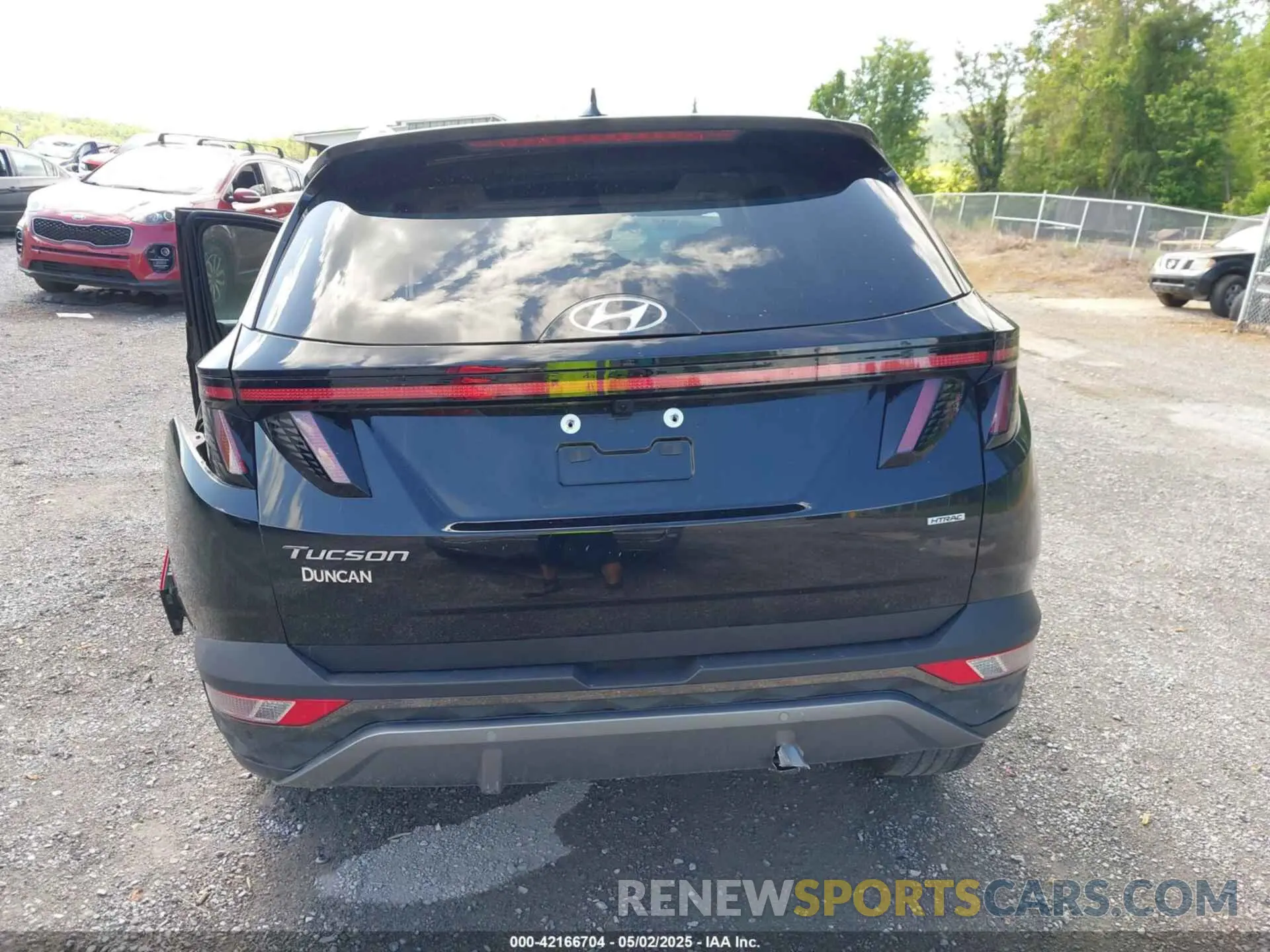 17 Photograph of a damaged car 5NMJECDE8RH330138 HYUNDAI TUCSON 2024