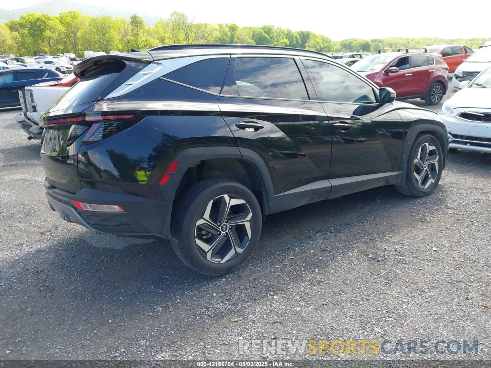4 Photograph of a damaged car 5NMJECDE8RH330138 HYUNDAI TUCSON 2024