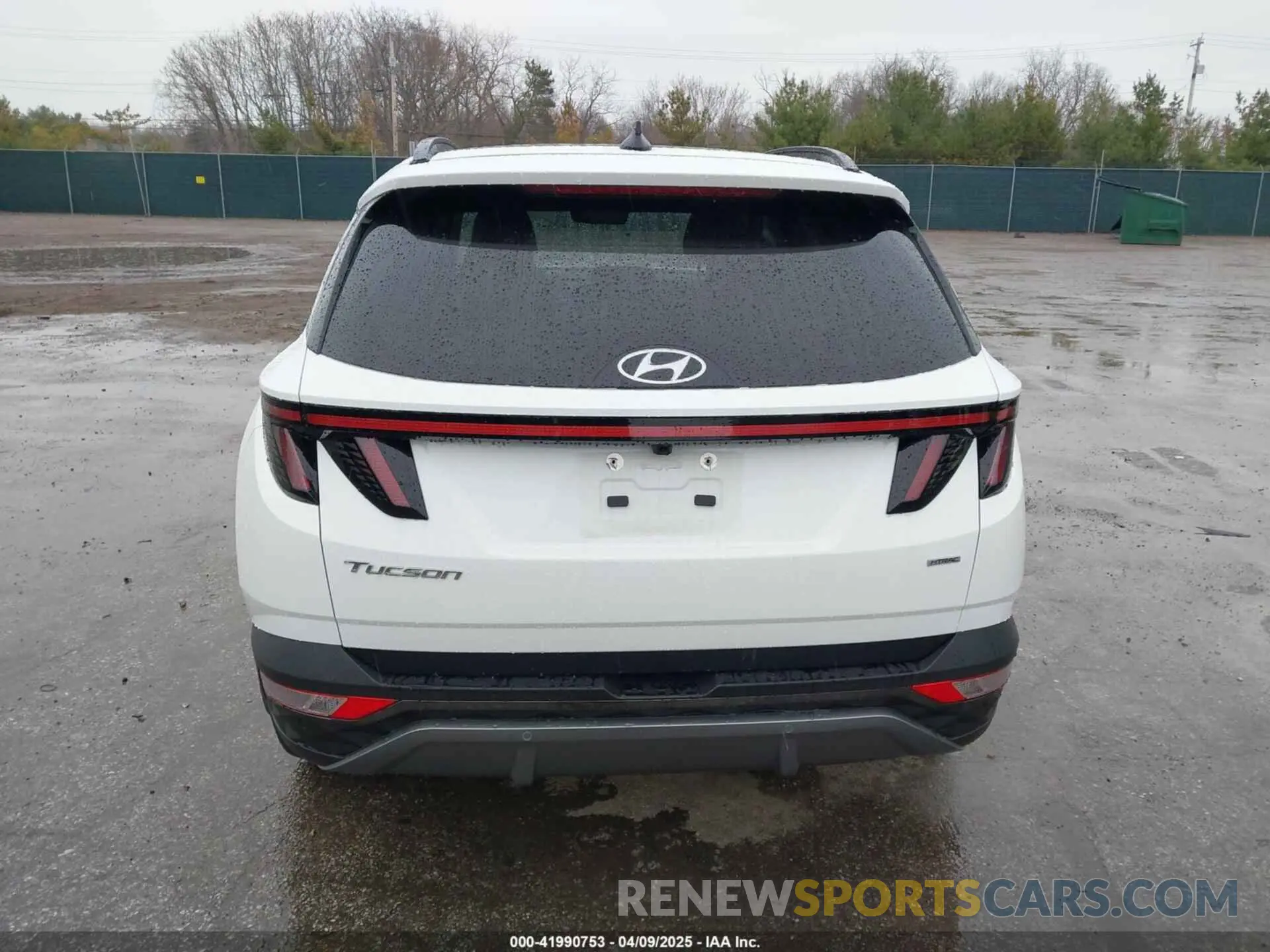 17 Photograph of a damaged car 5NMJECDEXRH400349 HYUNDAI TUCSON 2024