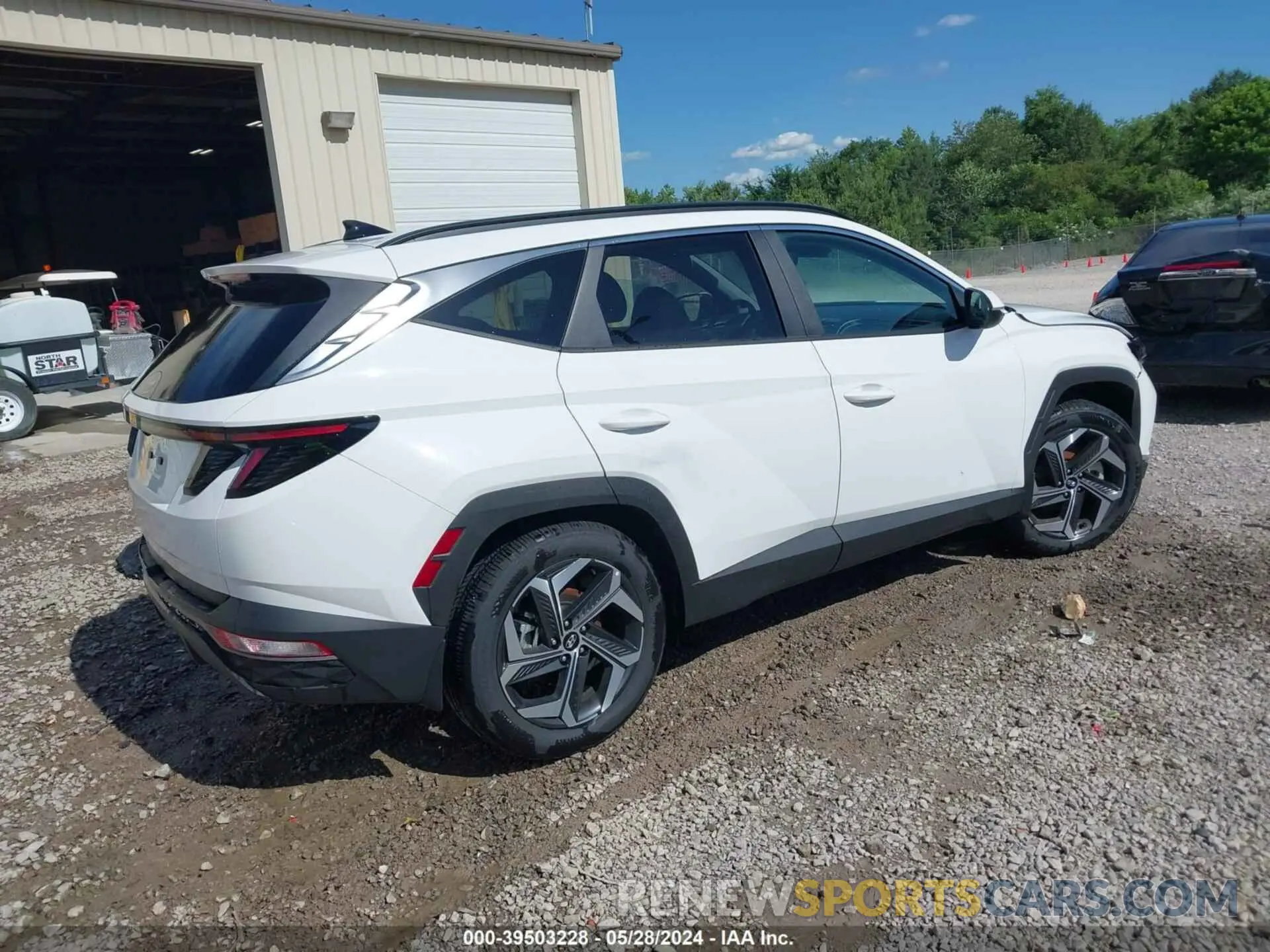 4 Photograph of a damaged car 5NMJF3DE1RH344265 HYUNDAI TUCSON 2024