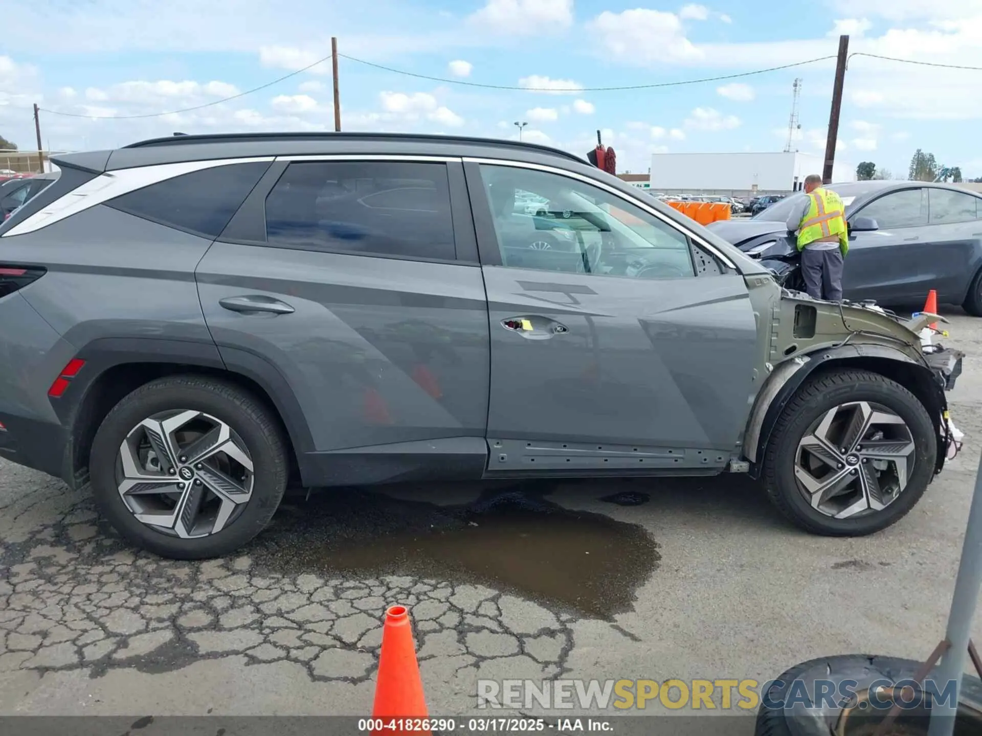 13 Photograph of a damaged car 5NMJF3DE1RH383213 HYUNDAI TUCSON 2024