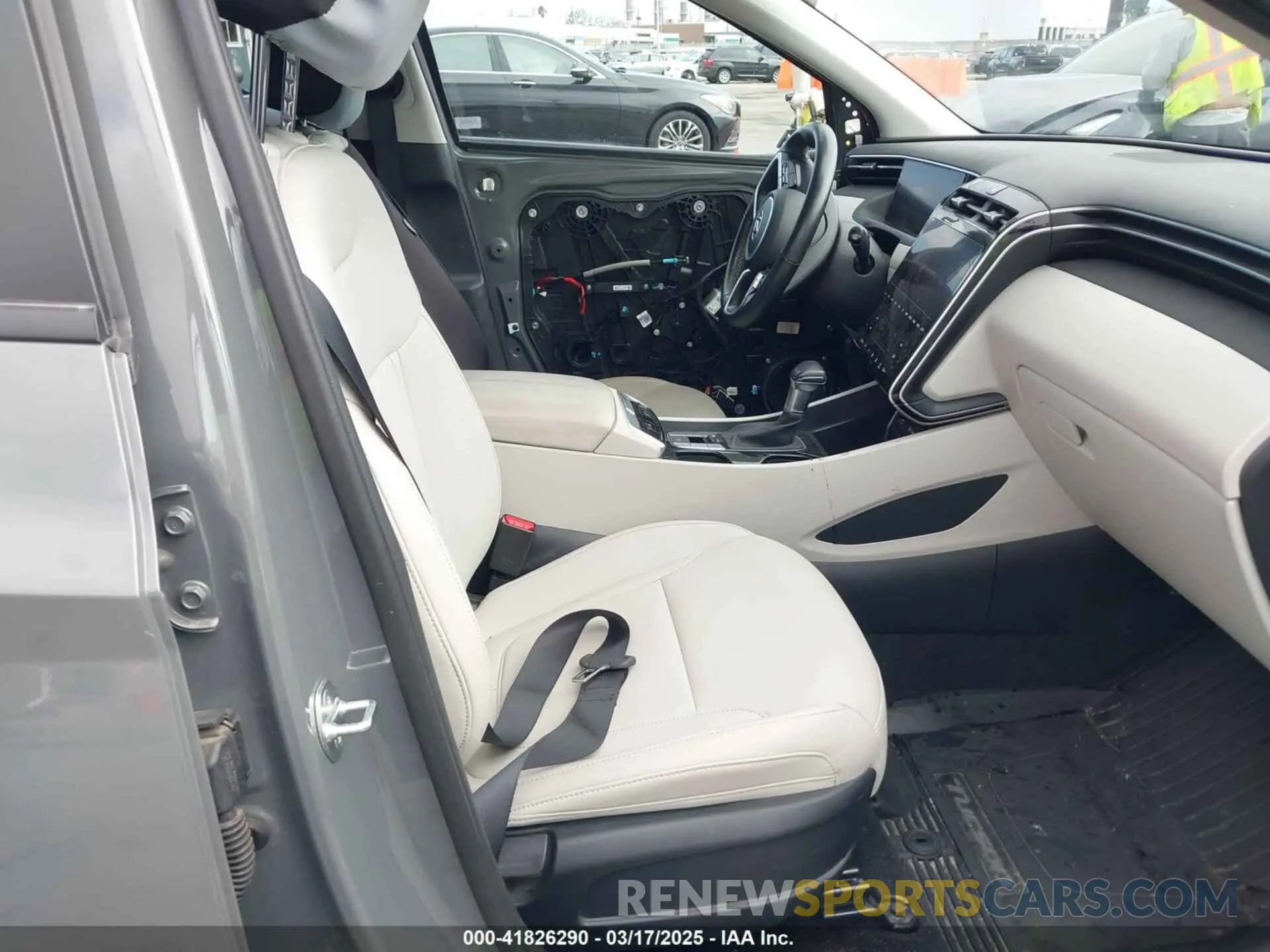 5 Photograph of a damaged car 5NMJF3DE1RH383213 HYUNDAI TUCSON 2024
