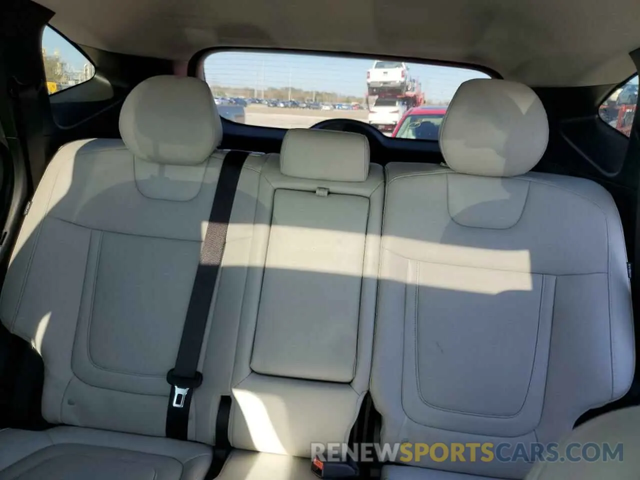 10 Photograph of a damaged car 5NMJF3DE2RH365433 HYUNDAI TUCSON 2024