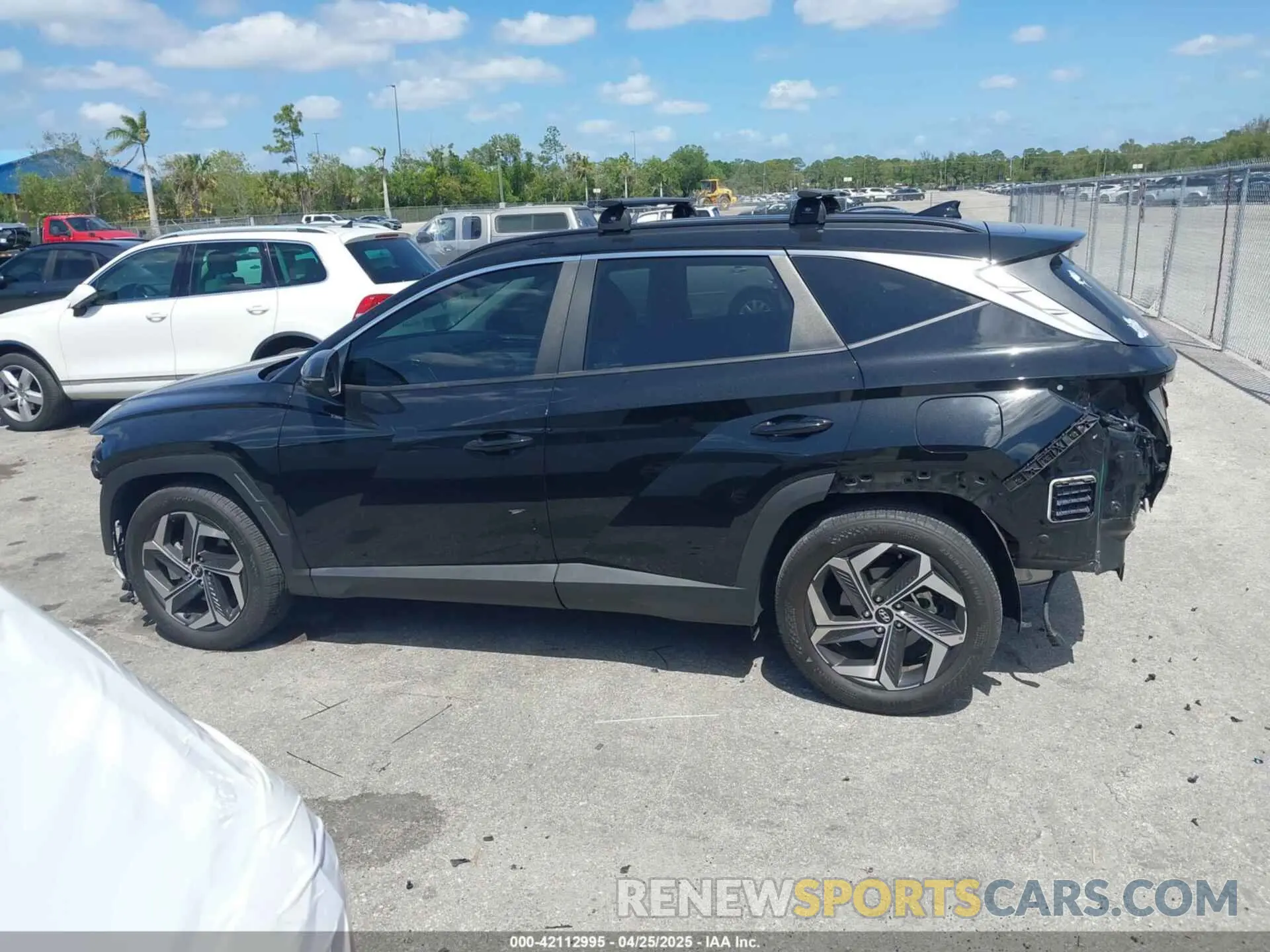 15 Photograph of a damaged car 5NMJF3DE3RH316757 HYUNDAI TUCSON 2024