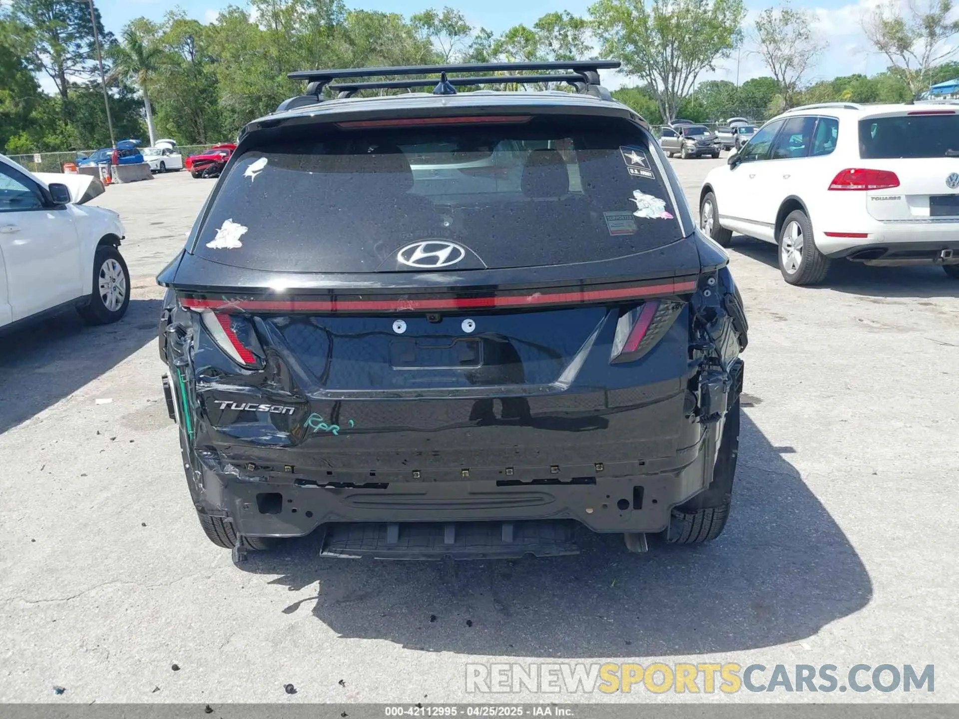 17 Photograph of a damaged car 5NMJF3DE3RH316757 HYUNDAI TUCSON 2024