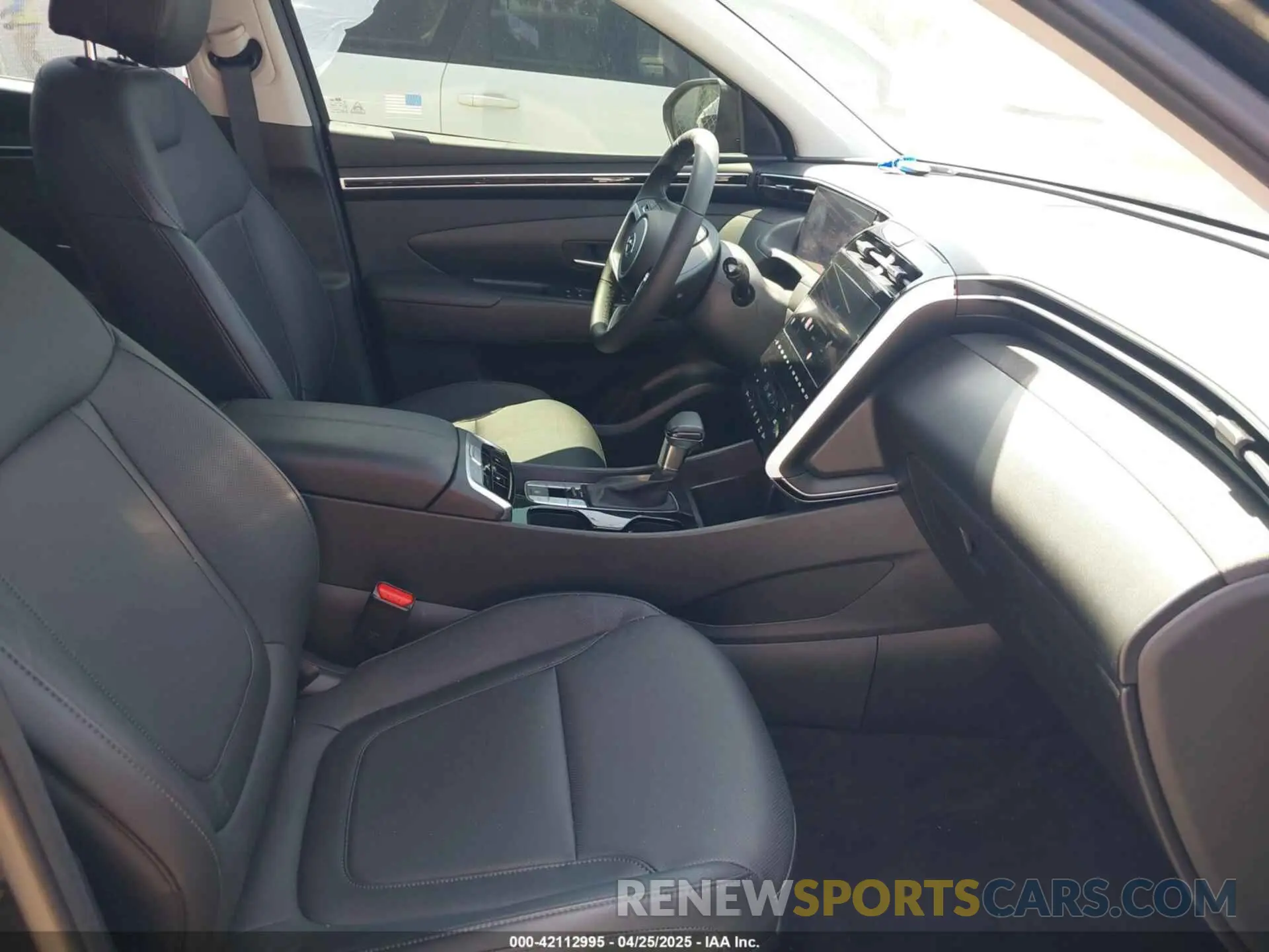 5 Photograph of a damaged car 5NMJF3DE3RH316757 HYUNDAI TUCSON 2024
