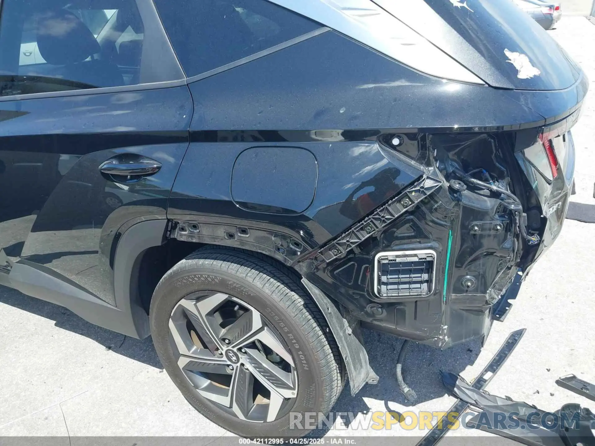 6 Photograph of a damaged car 5NMJF3DE3RH316757 HYUNDAI TUCSON 2024