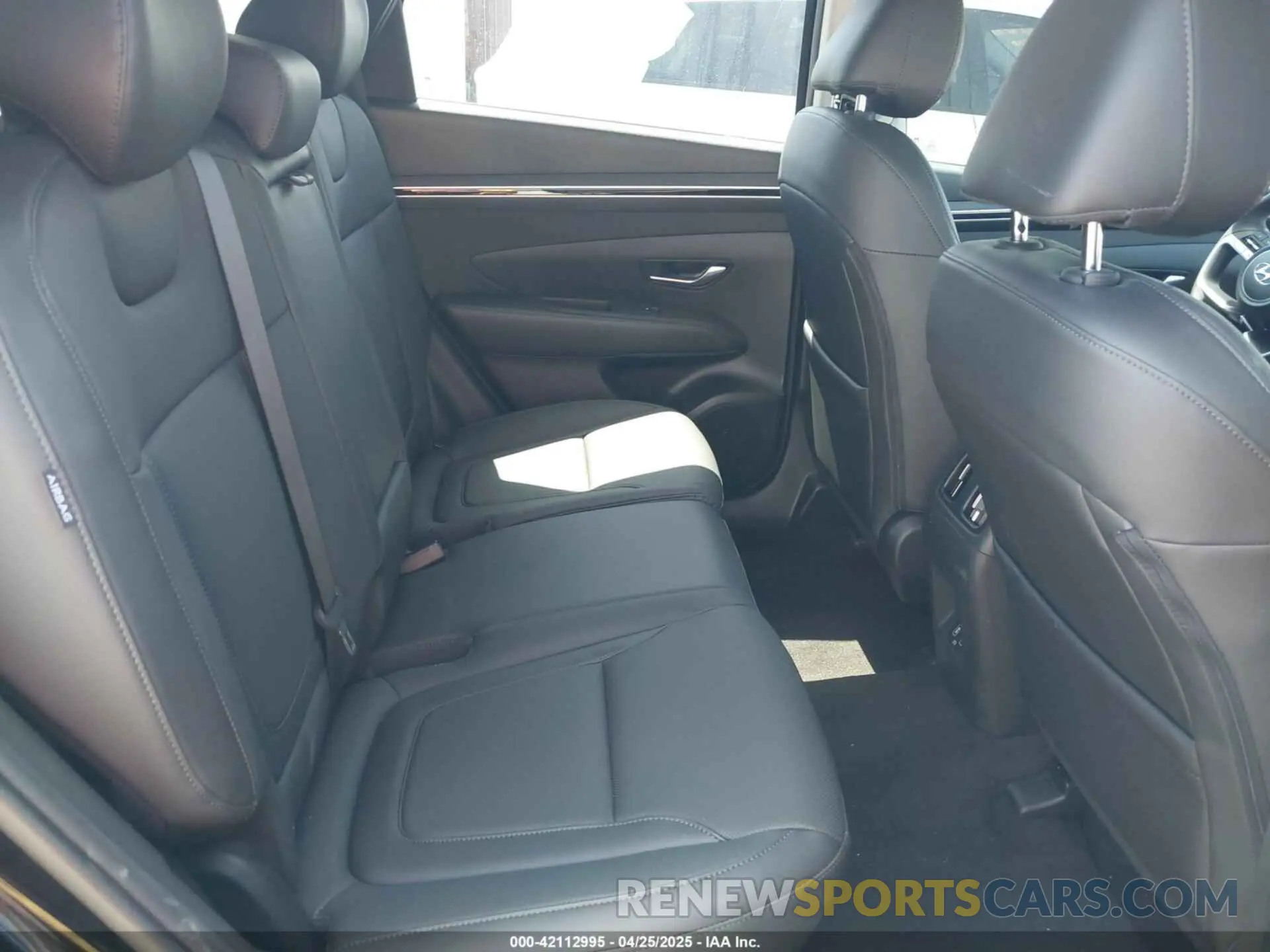 8 Photograph of a damaged car 5NMJF3DE3RH316757 HYUNDAI TUCSON 2024
