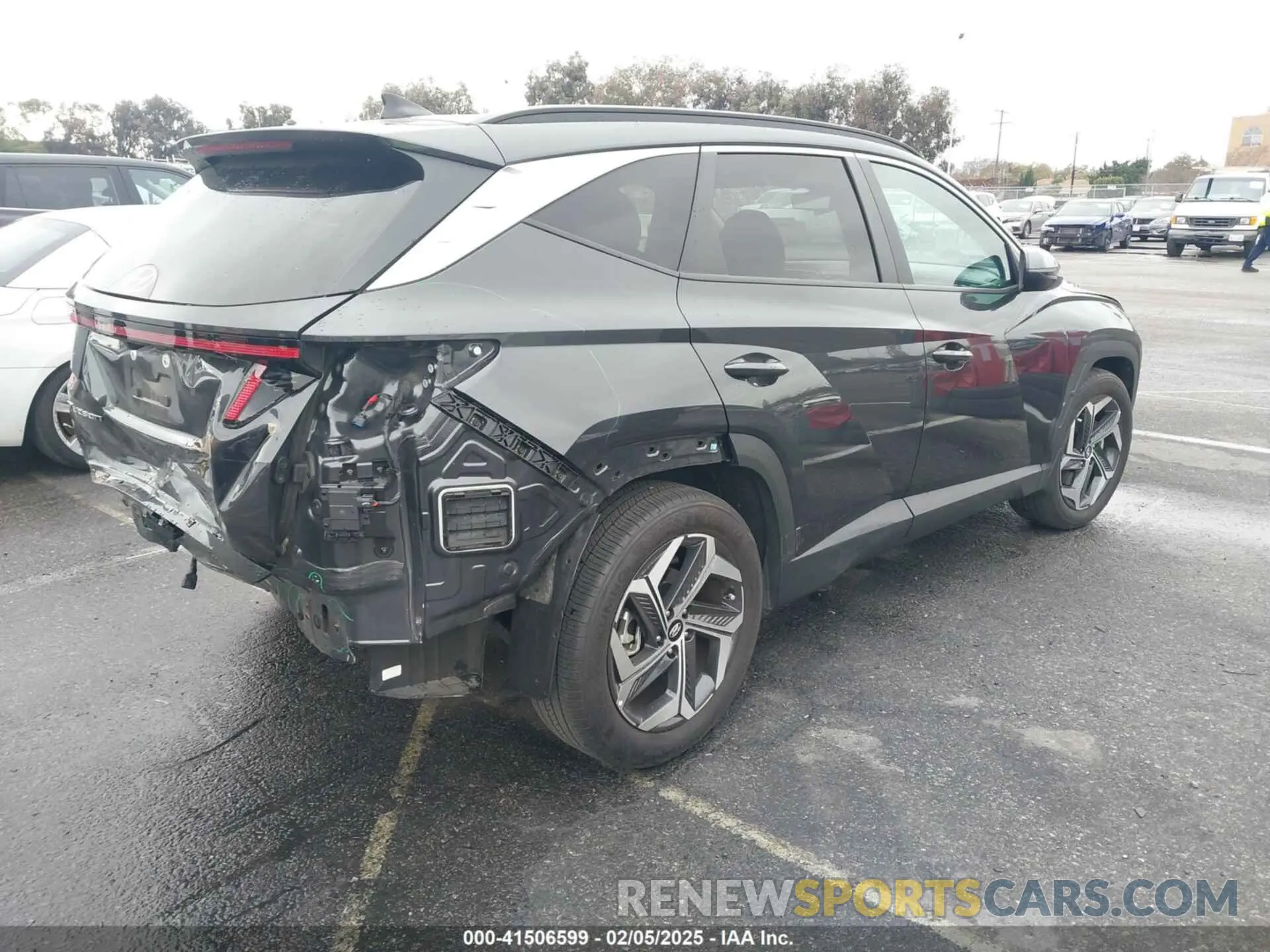4 Photograph of a damaged car 5NMJF3DE3RH321778 HYUNDAI TUCSON 2024
