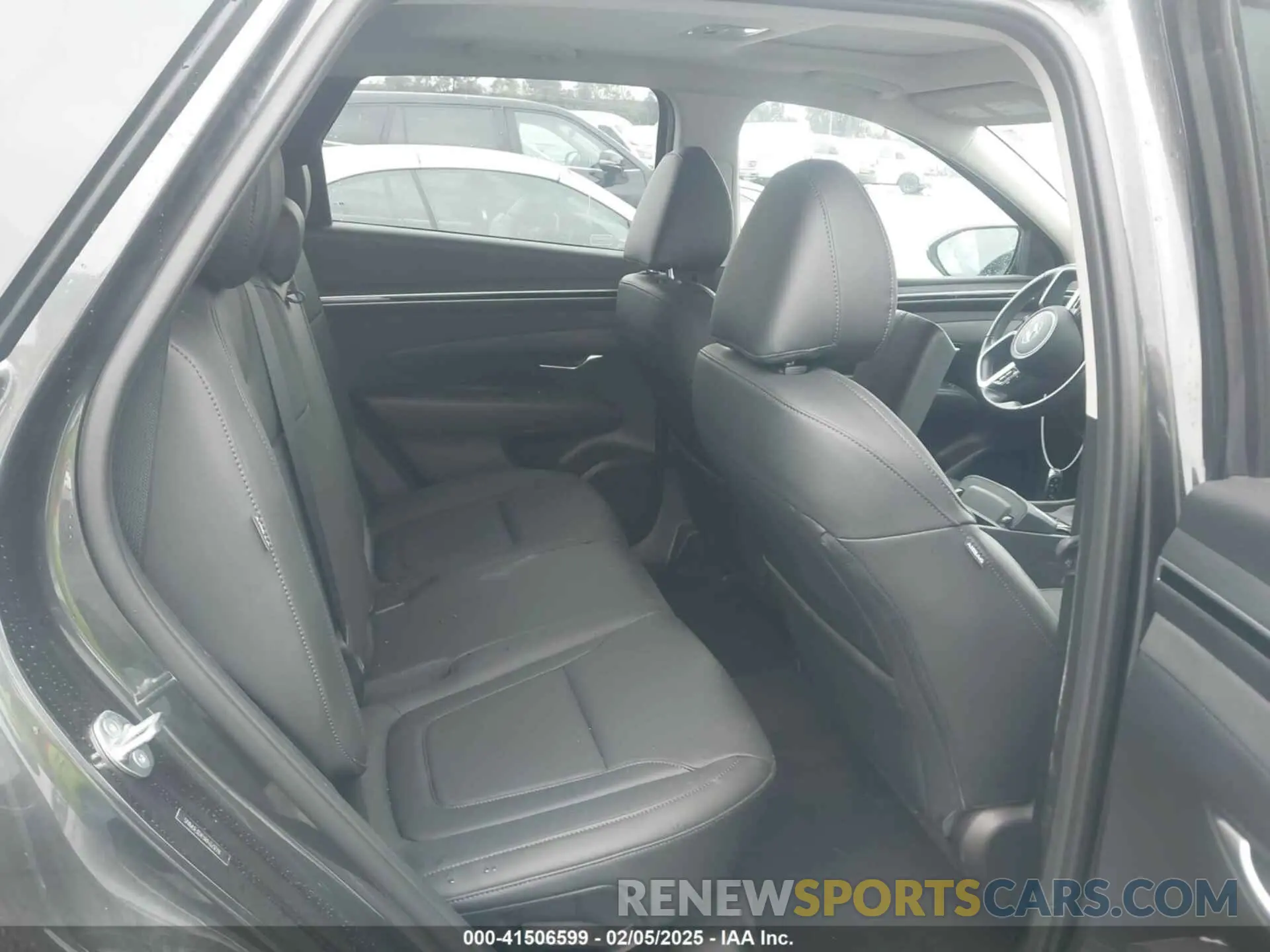 8 Photograph of a damaged car 5NMJF3DE3RH321778 HYUNDAI TUCSON 2024