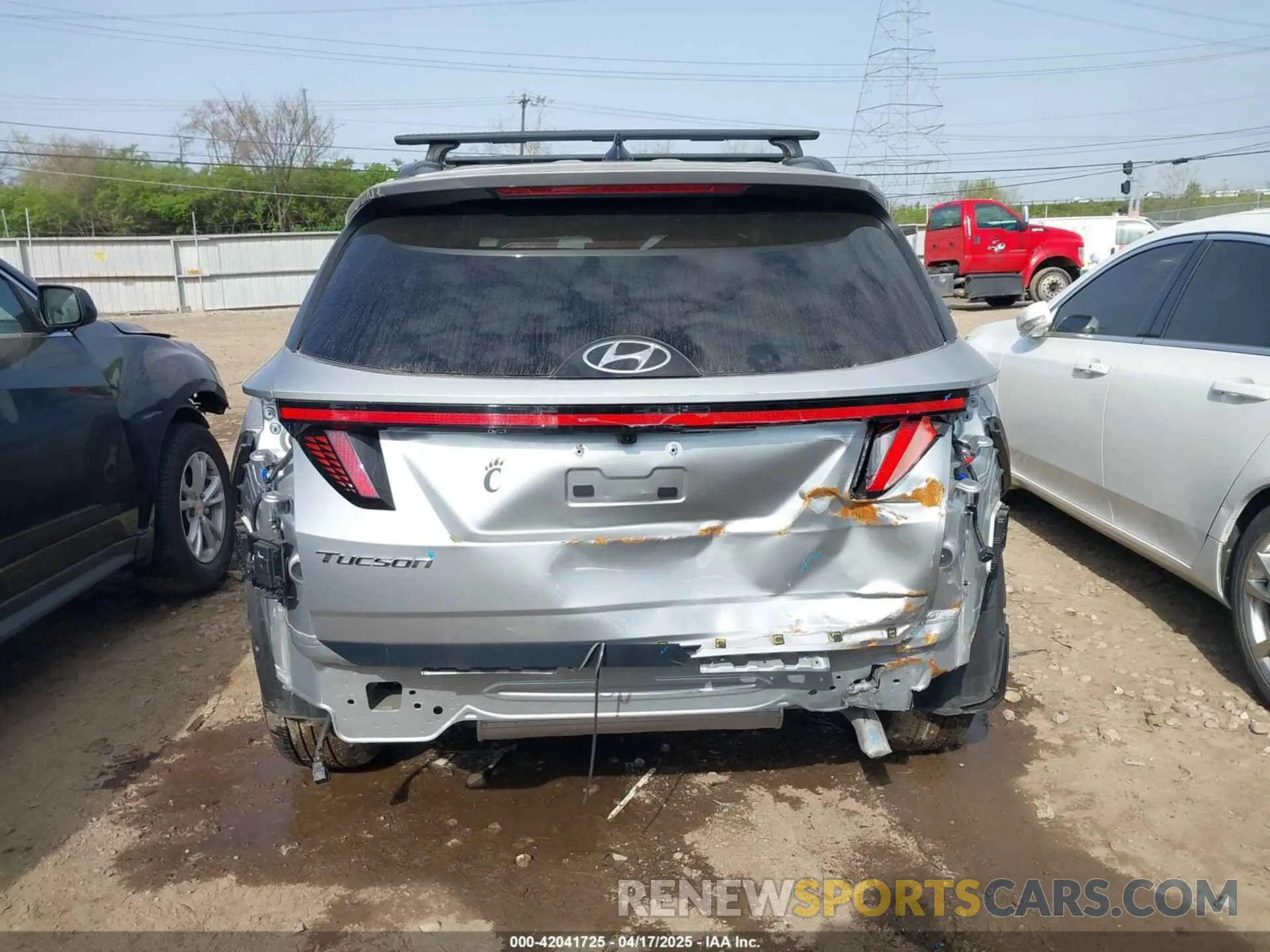 17 Photograph of a damaged car 5NMJF3DE3RH323367 HYUNDAI TUCSON 2024