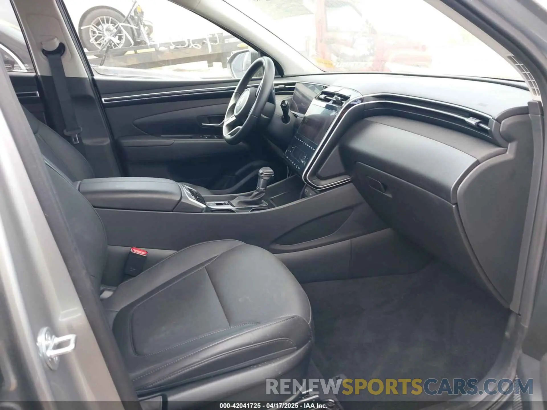 5 Photograph of a damaged car 5NMJF3DE3RH323367 HYUNDAI TUCSON 2024