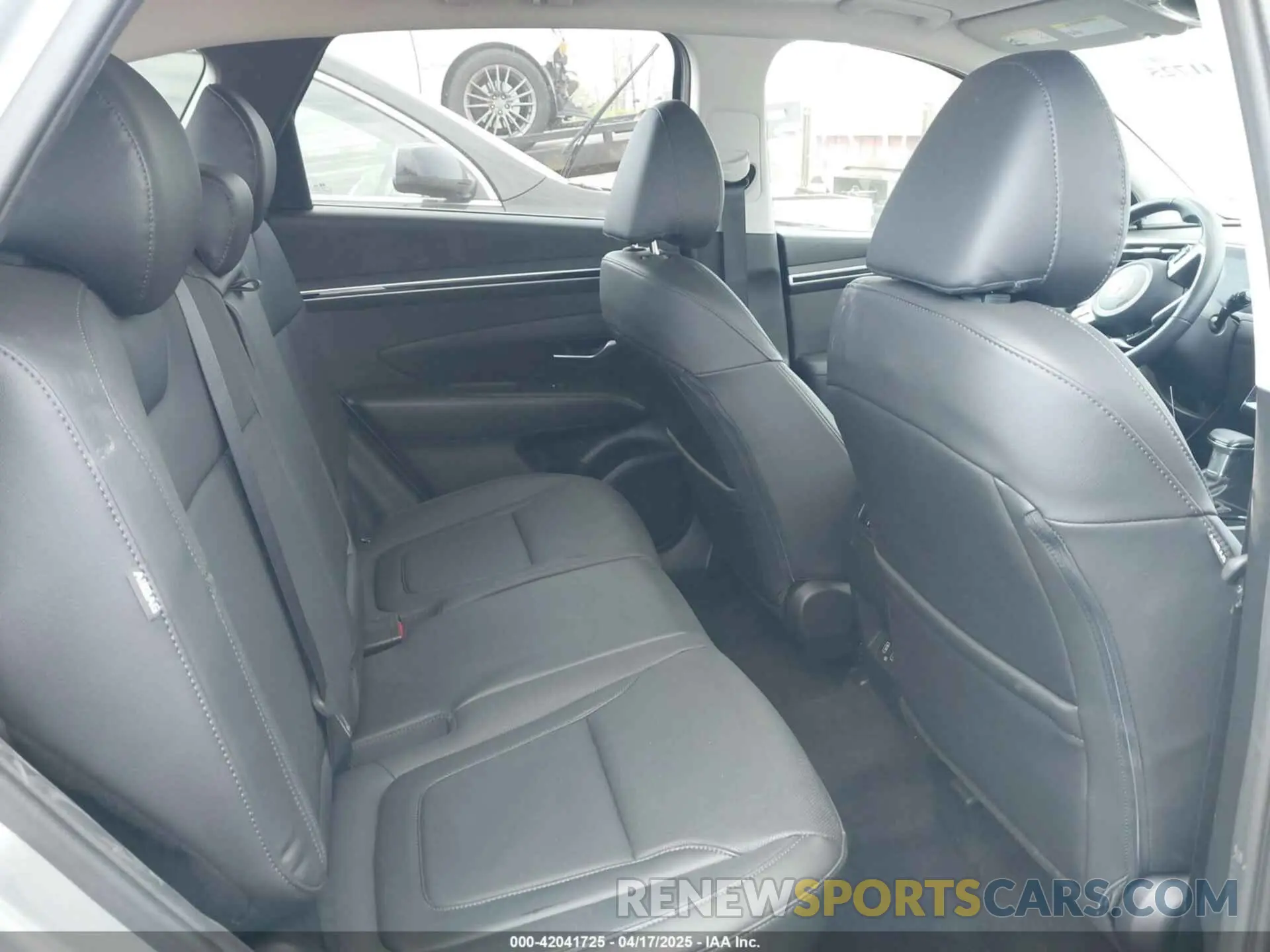 8 Photograph of a damaged car 5NMJF3DE3RH323367 HYUNDAI TUCSON 2024