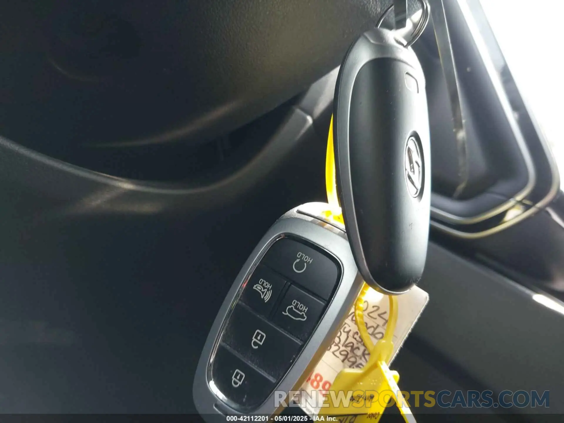11 Photograph of a damaged car 5NMJF3DE3RH329959 HYUNDAI TUCSON 2024