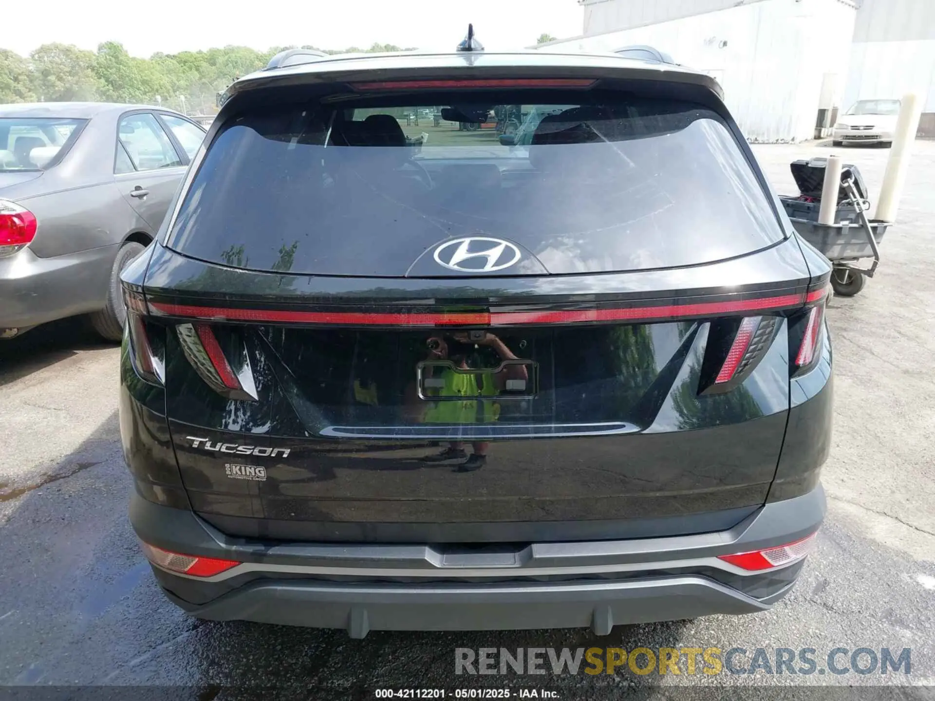 16 Photograph of a damaged car 5NMJF3DE3RH329959 HYUNDAI TUCSON 2024