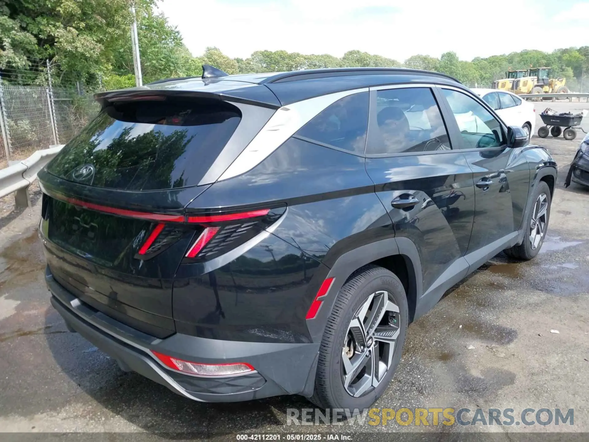 4 Photograph of a damaged car 5NMJF3DE3RH329959 HYUNDAI TUCSON 2024
